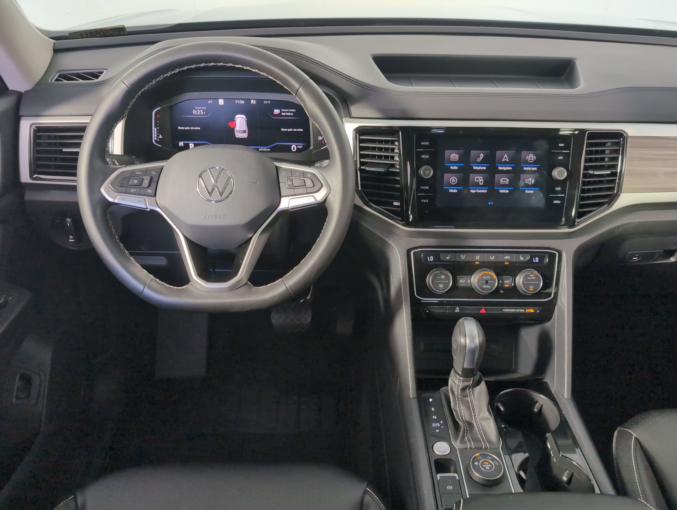 2023 Volkswagen Atlas SEL photo 4