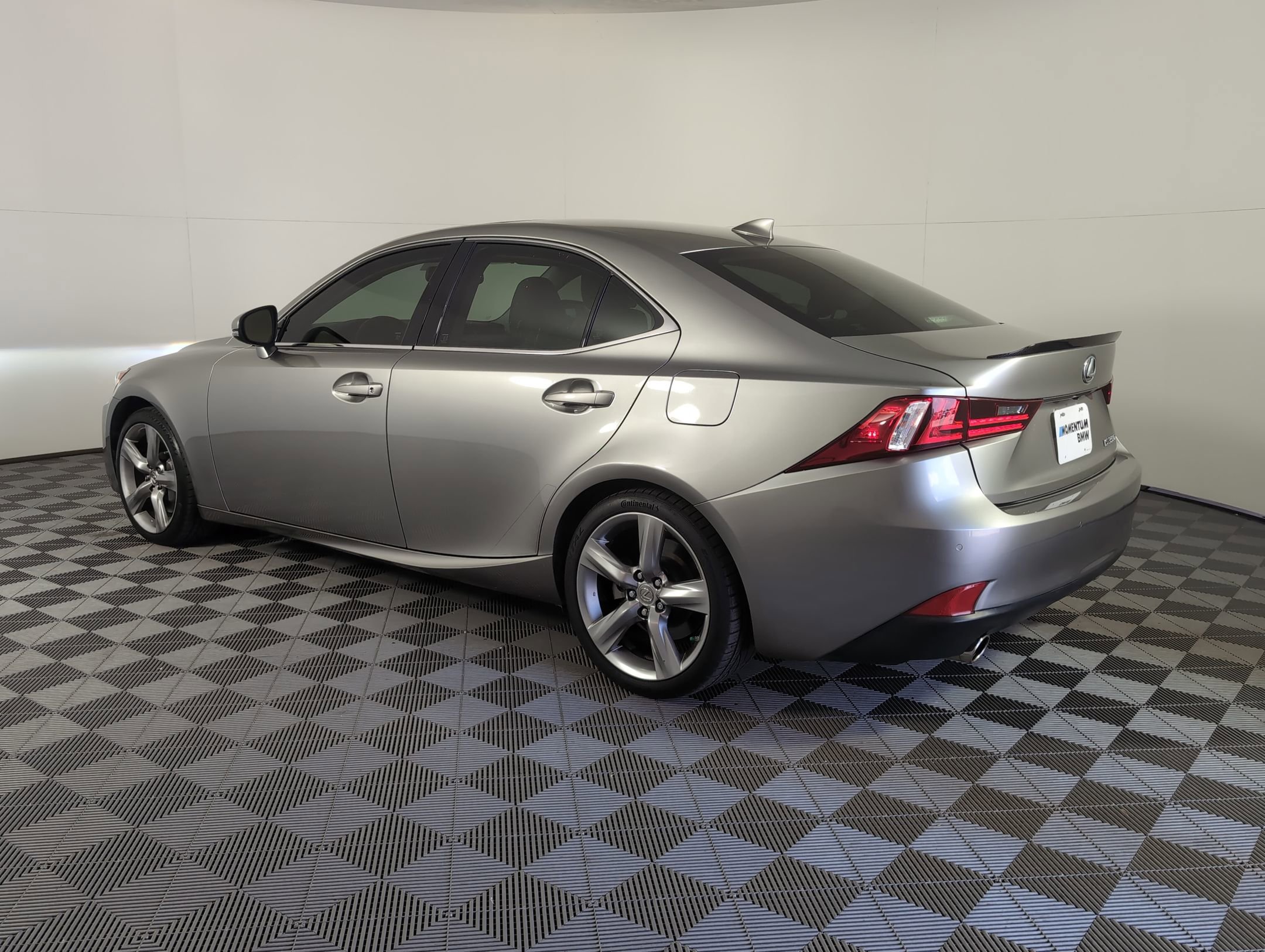 2016 Lexus IS 350 photo 3