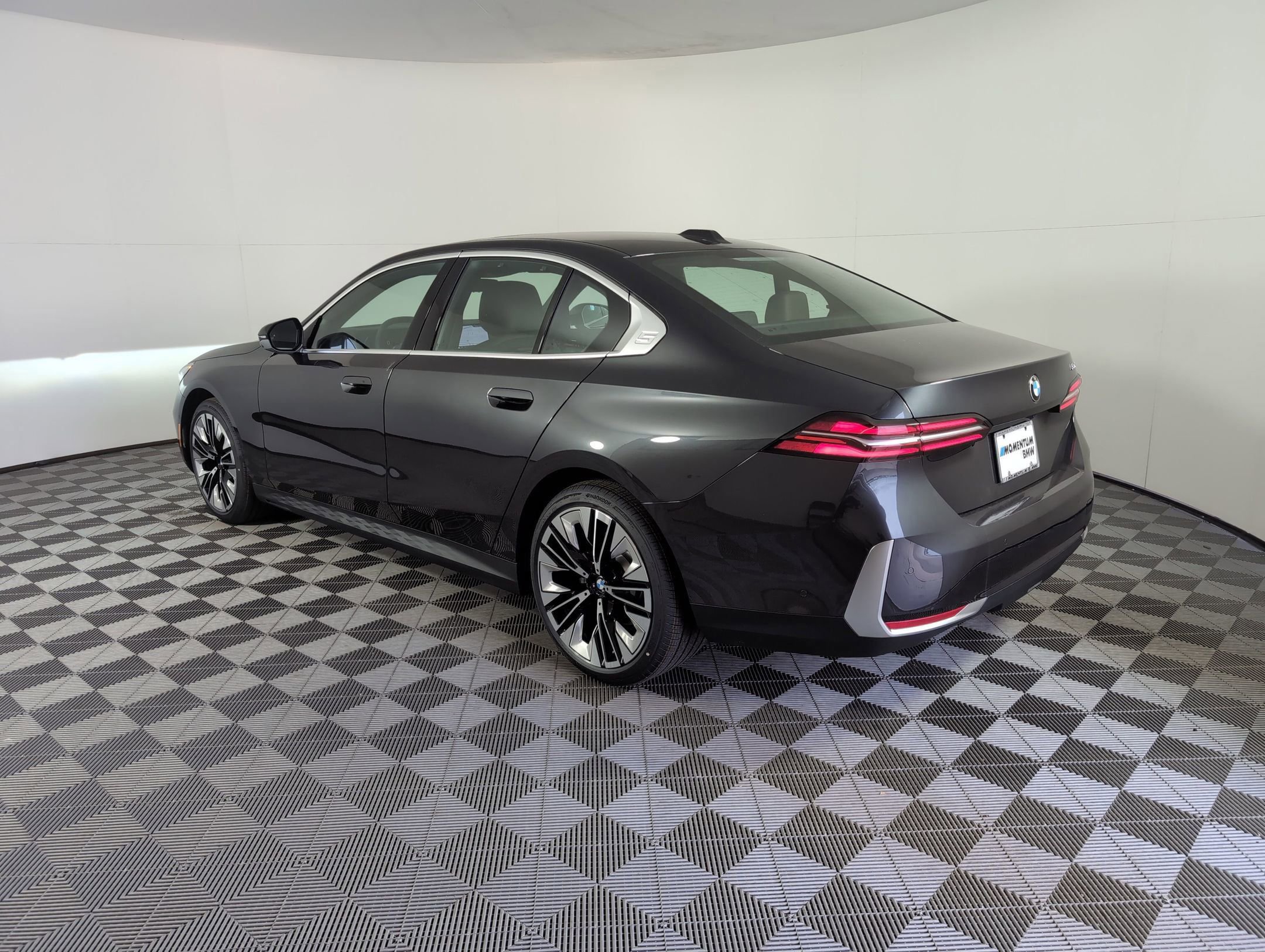 2026 Bmw 530i photo 2
