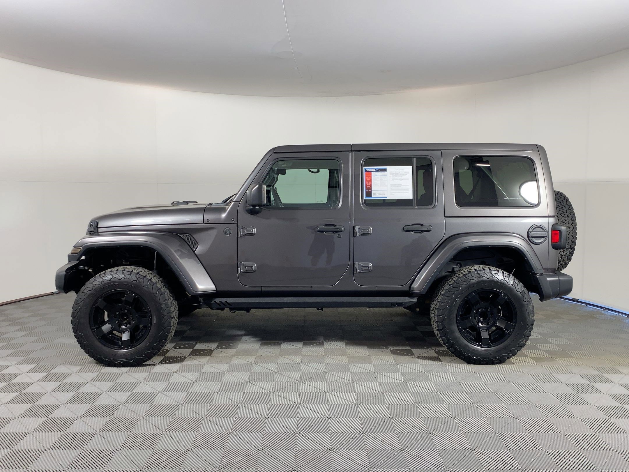 2018 Jeep Wrangler Unlimited Sahara photo 2