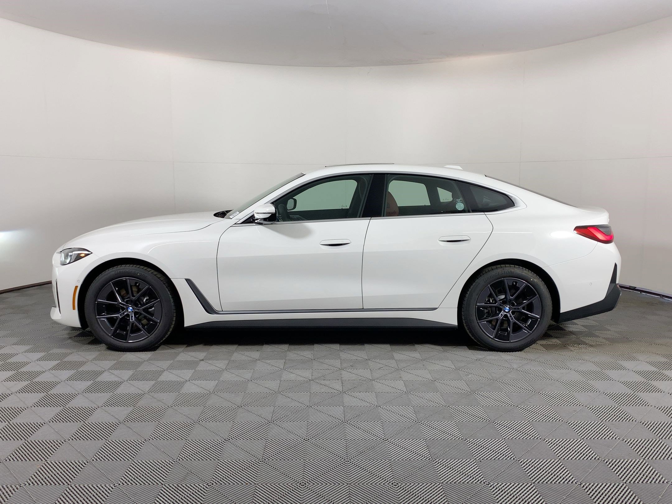 2025 Bmw i4 eDrive40 photo 2