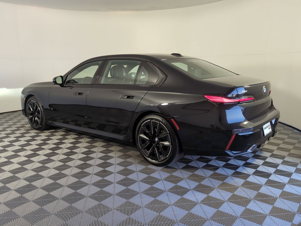 New 2025 BMW 740i xDrive Sedan