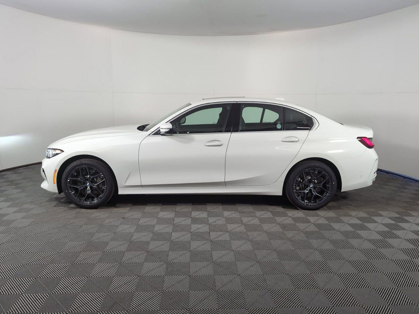 2025 Bmw 330i photo 2