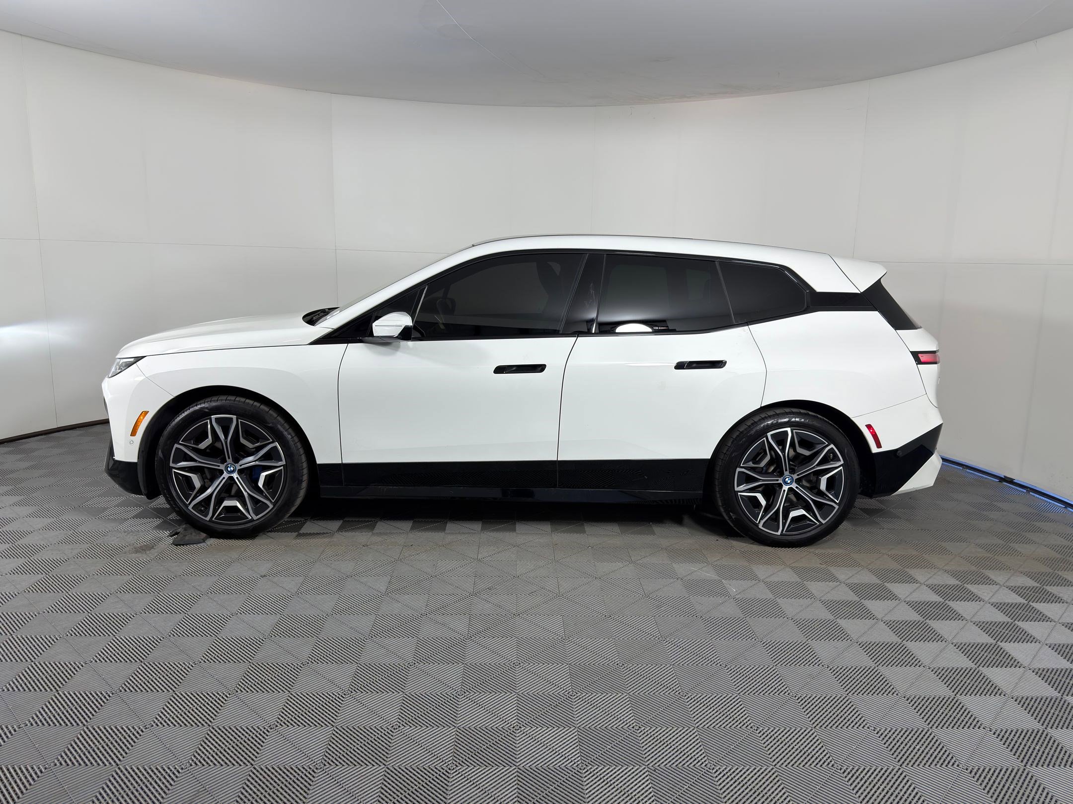 Used 2023 BMW iX Base with VIN WB523CF06PCL63836 for sale in Houston, TX