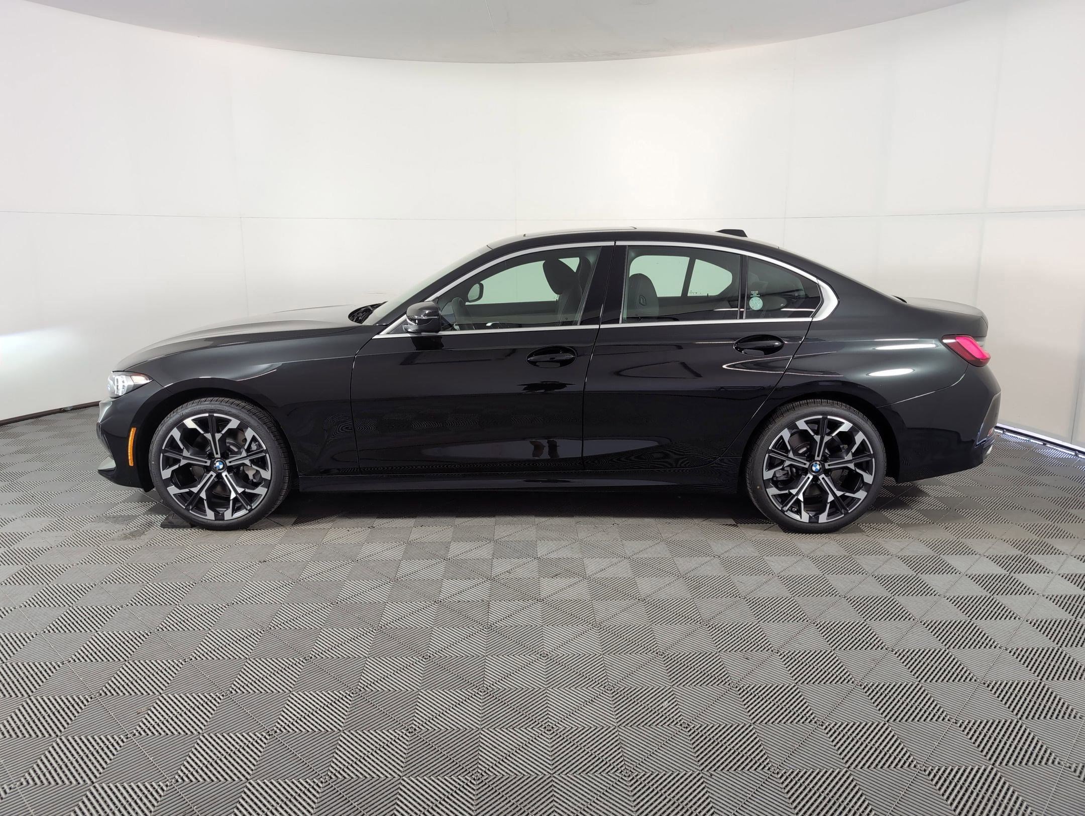 2025 Bmw 330i photo 2