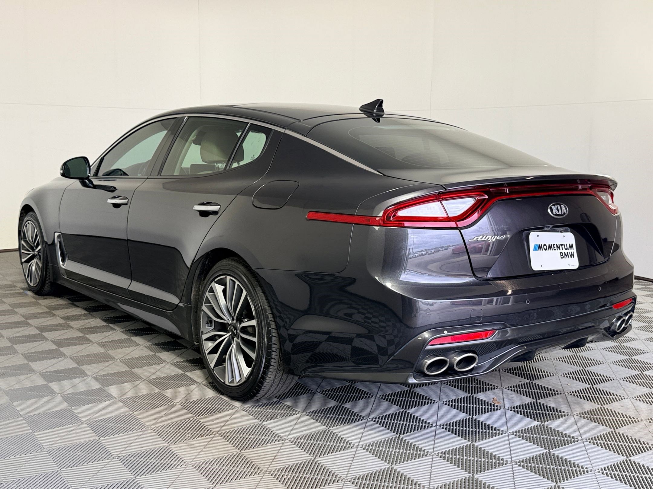 2019 Kia Stinger Premium photo 3