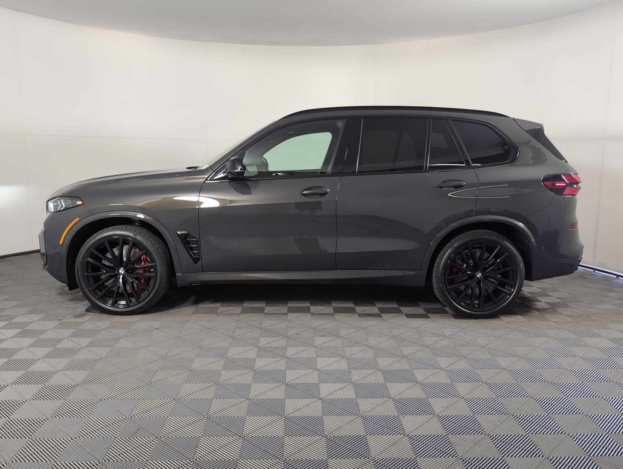 2026 Bmw X5 M60i photo 2