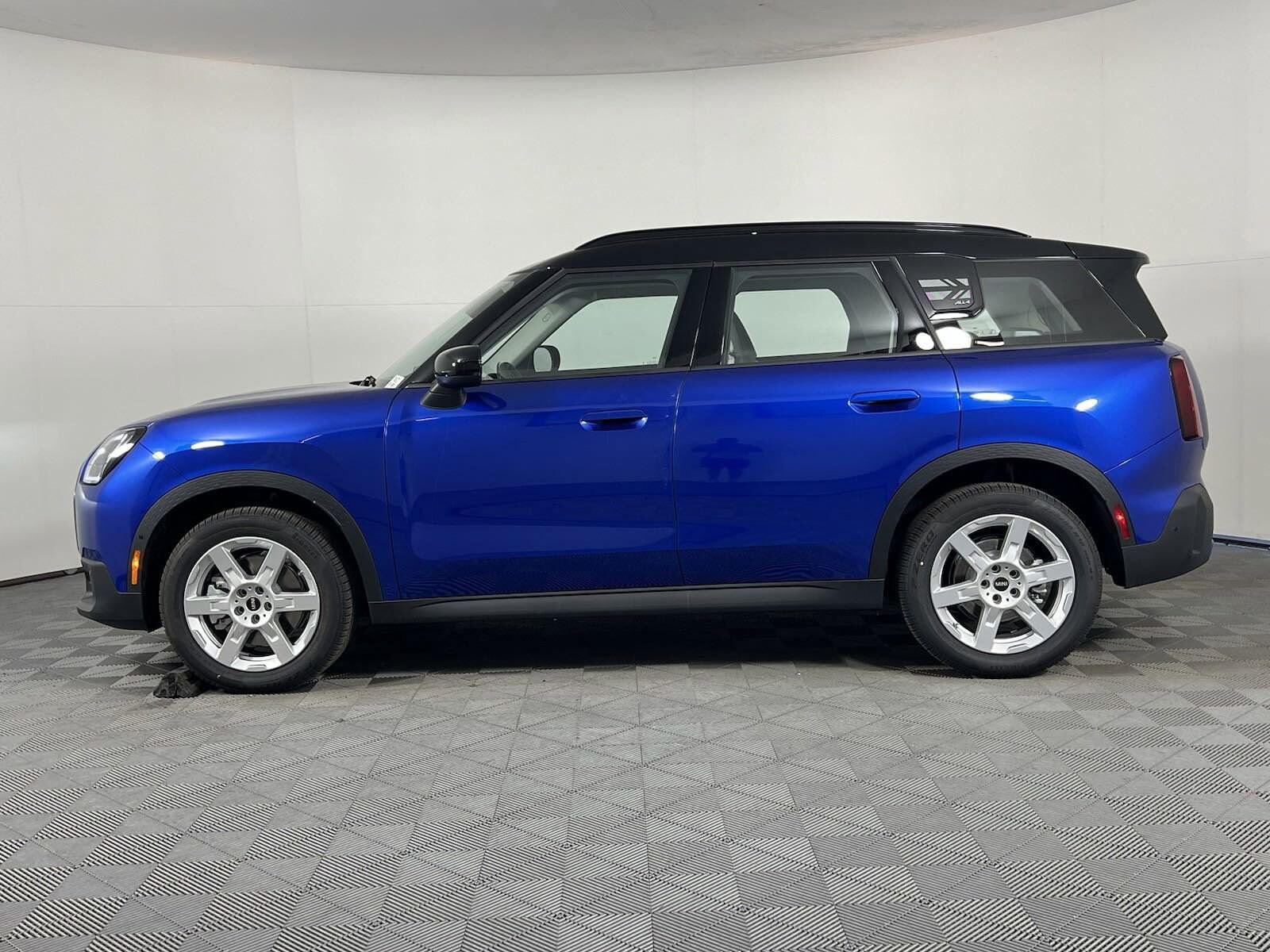 2025 Mini Countryman S photo 2