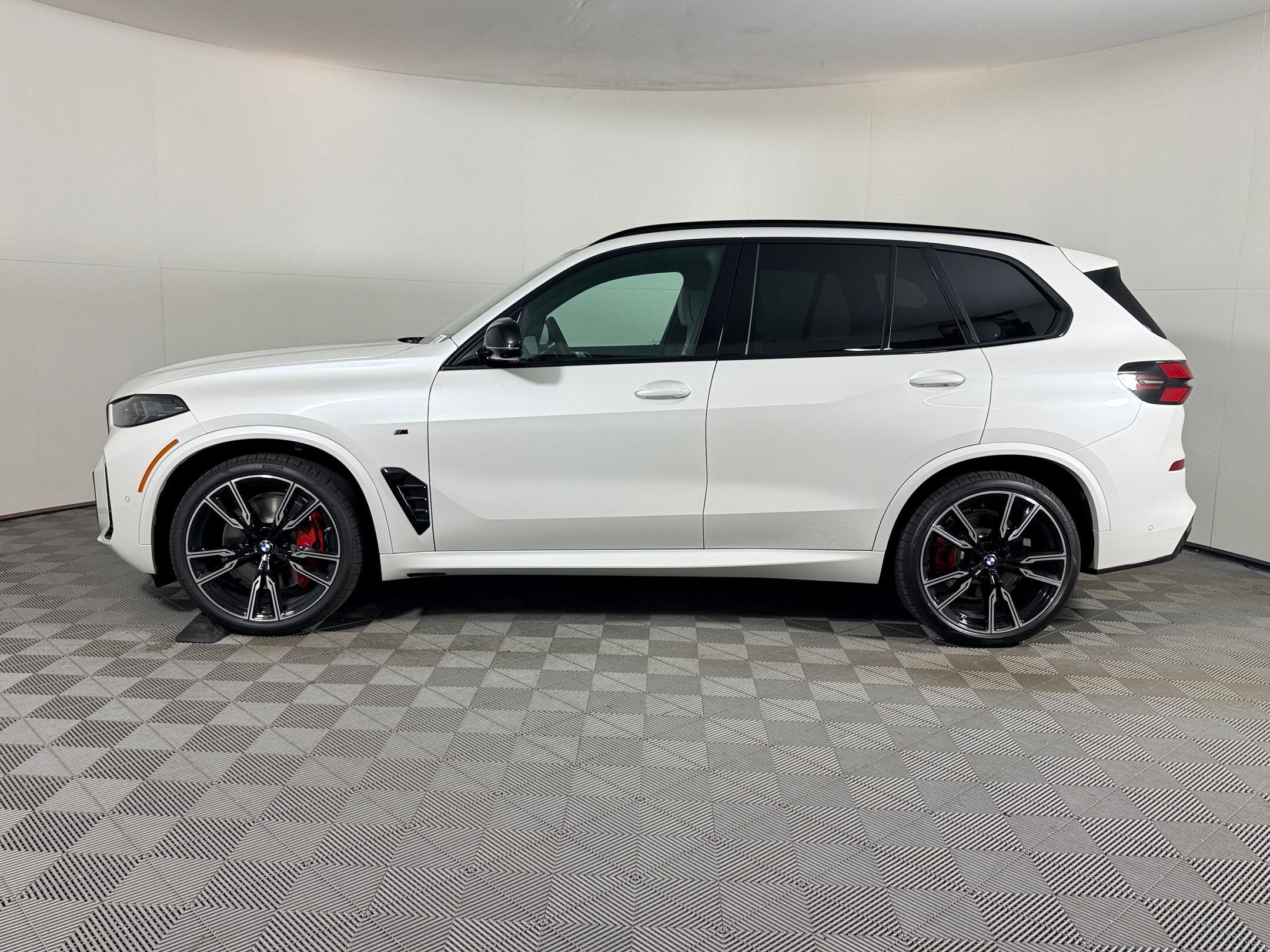 2026 Bmw X5 M60i photo 2