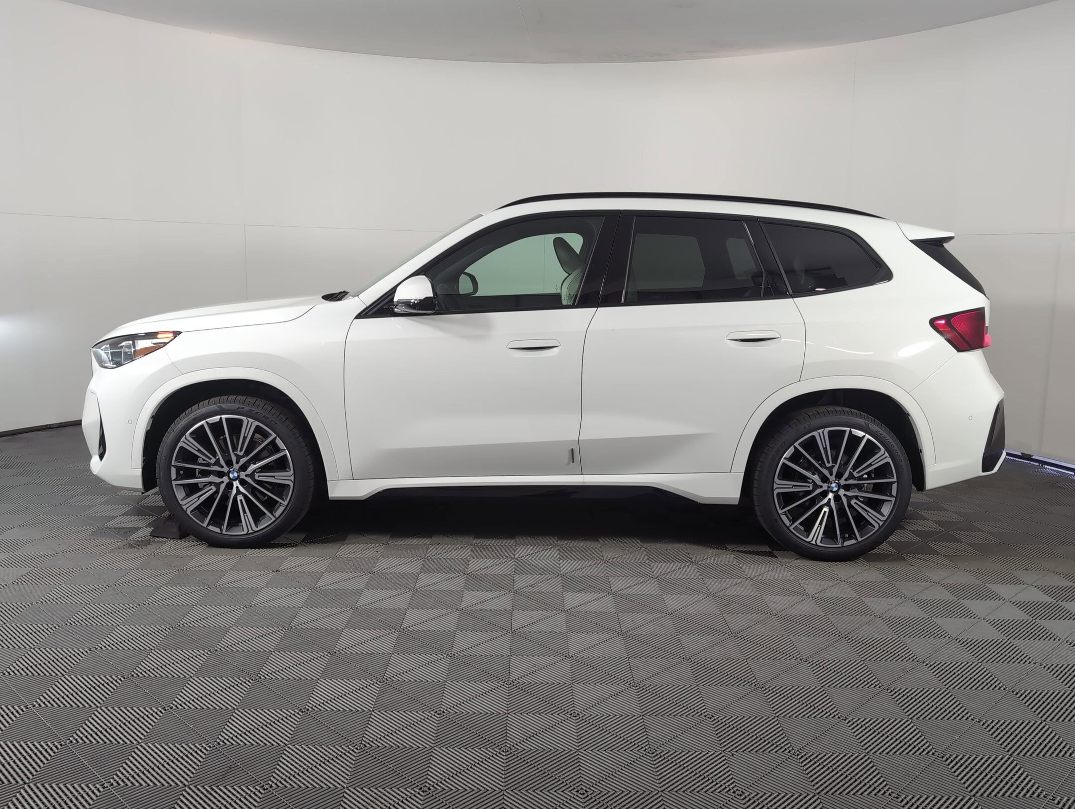 2026 Bmw X1 XDrive28i photo 2