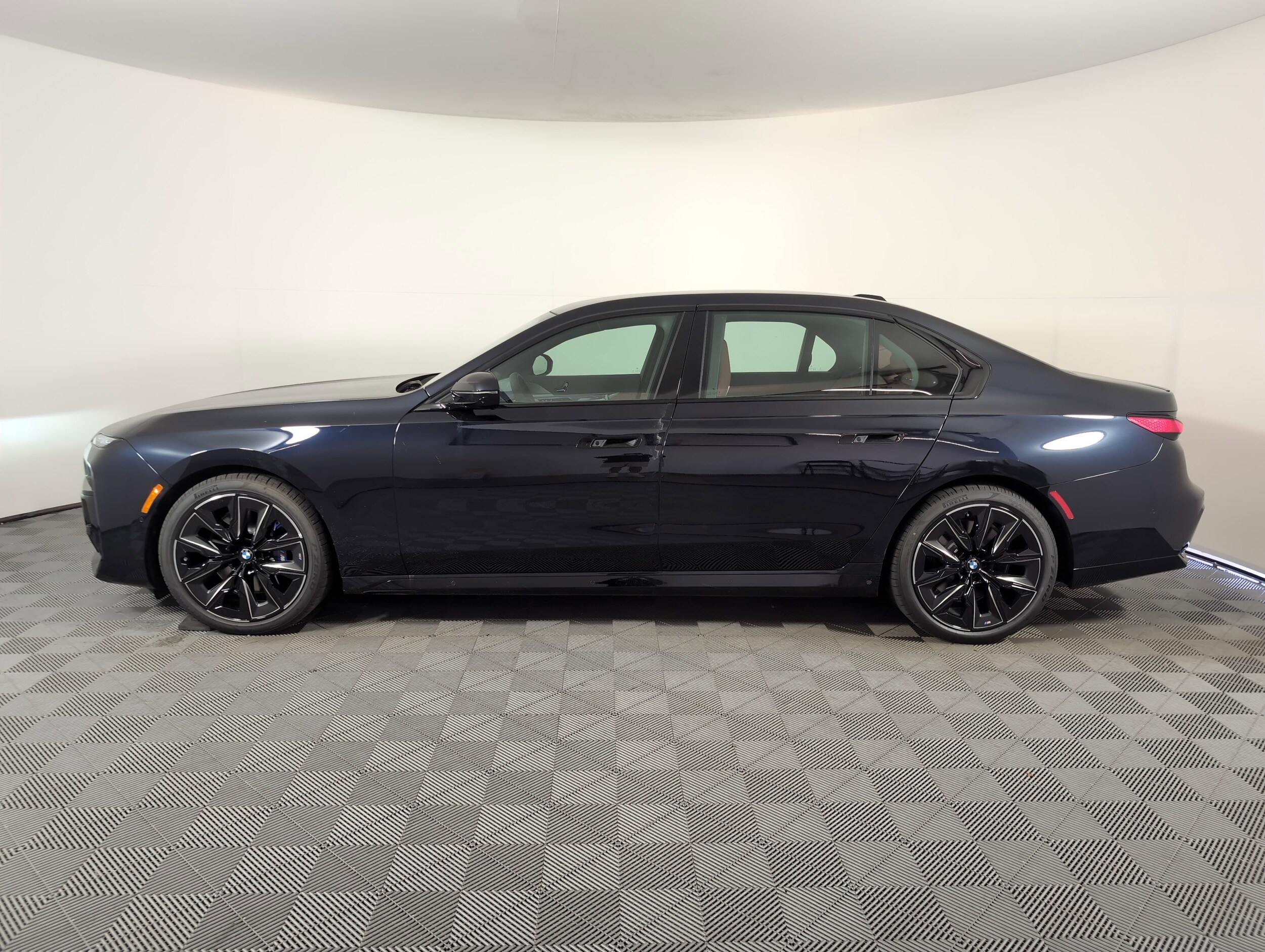 2025 Bmw 740i Sedan photo 3
