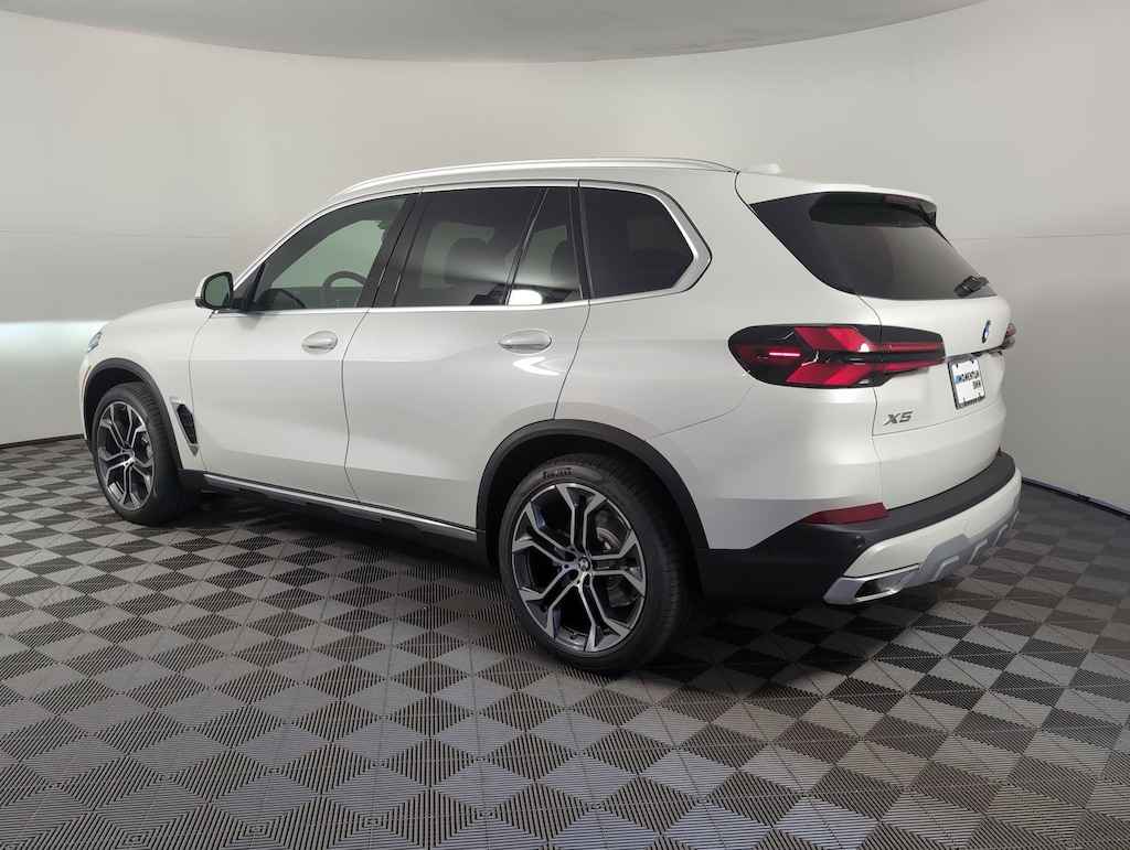 New 2026 BMW X5 sDrive40i SUV