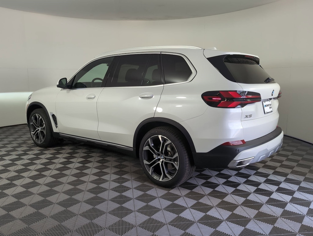 New 2026 BMW X5 sDrive40i SUV