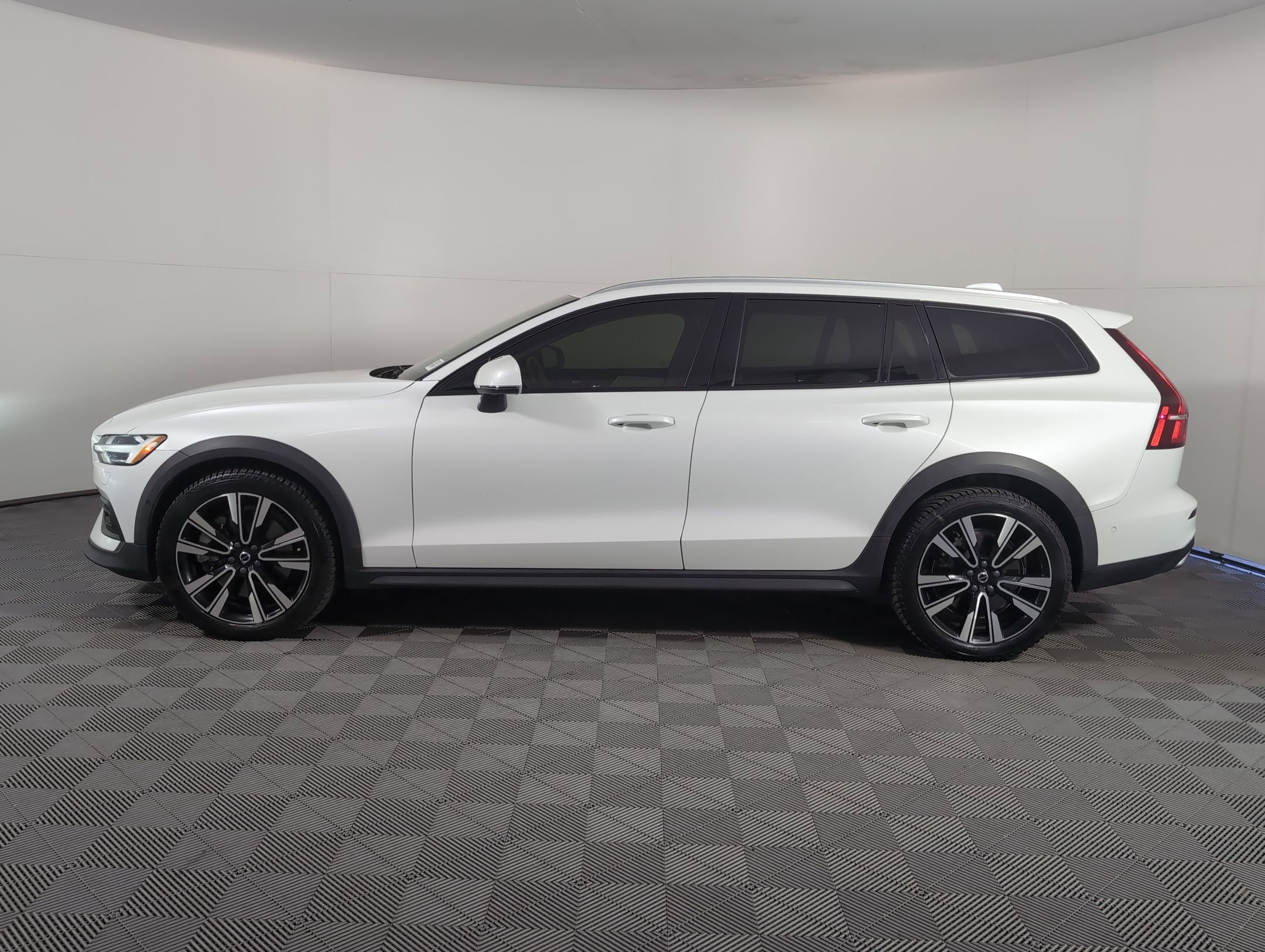 2022 Volvo V60 Cross Country T5 AWD photo 2