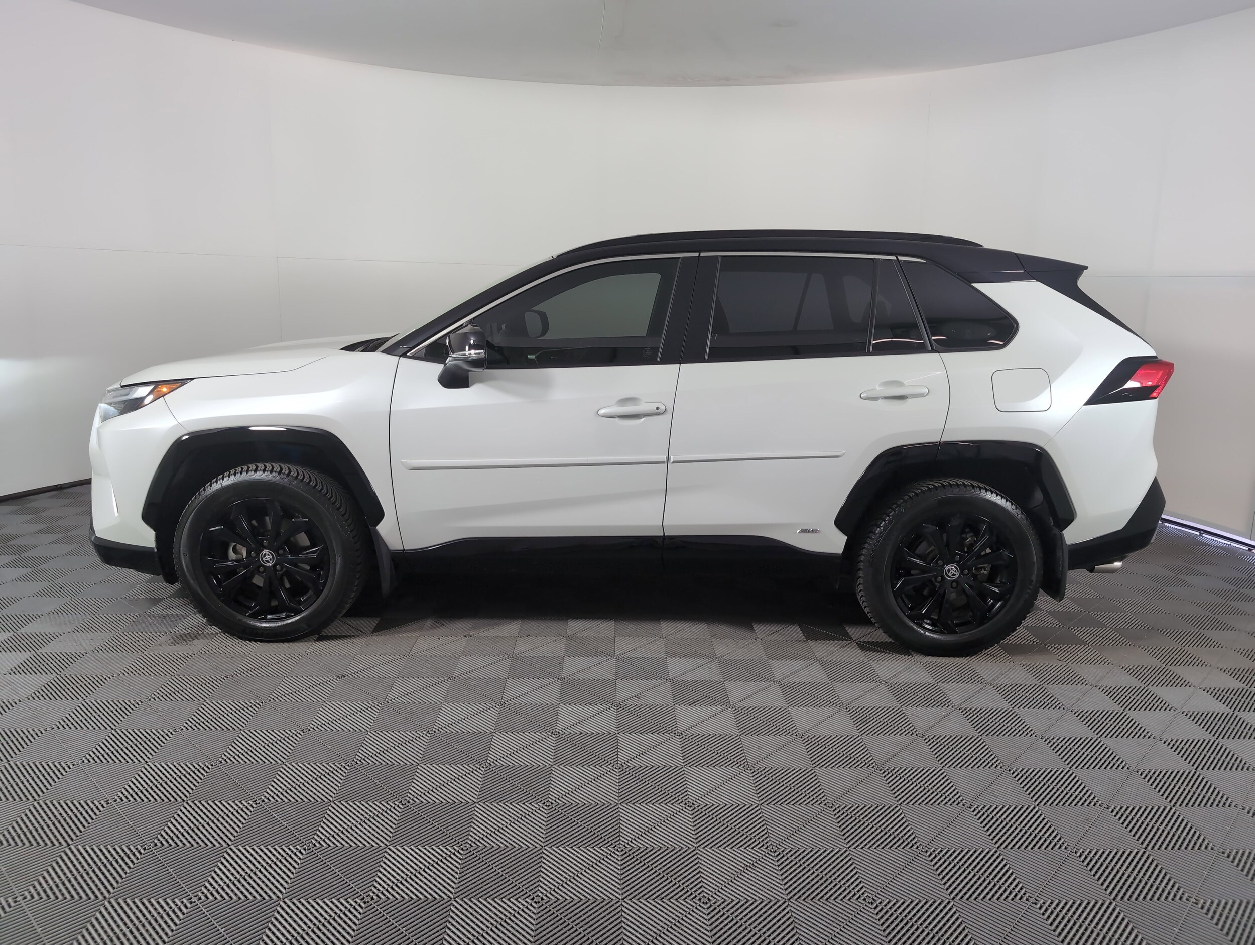 2023 Toyota RAV4 Hybrid XSE photo 4