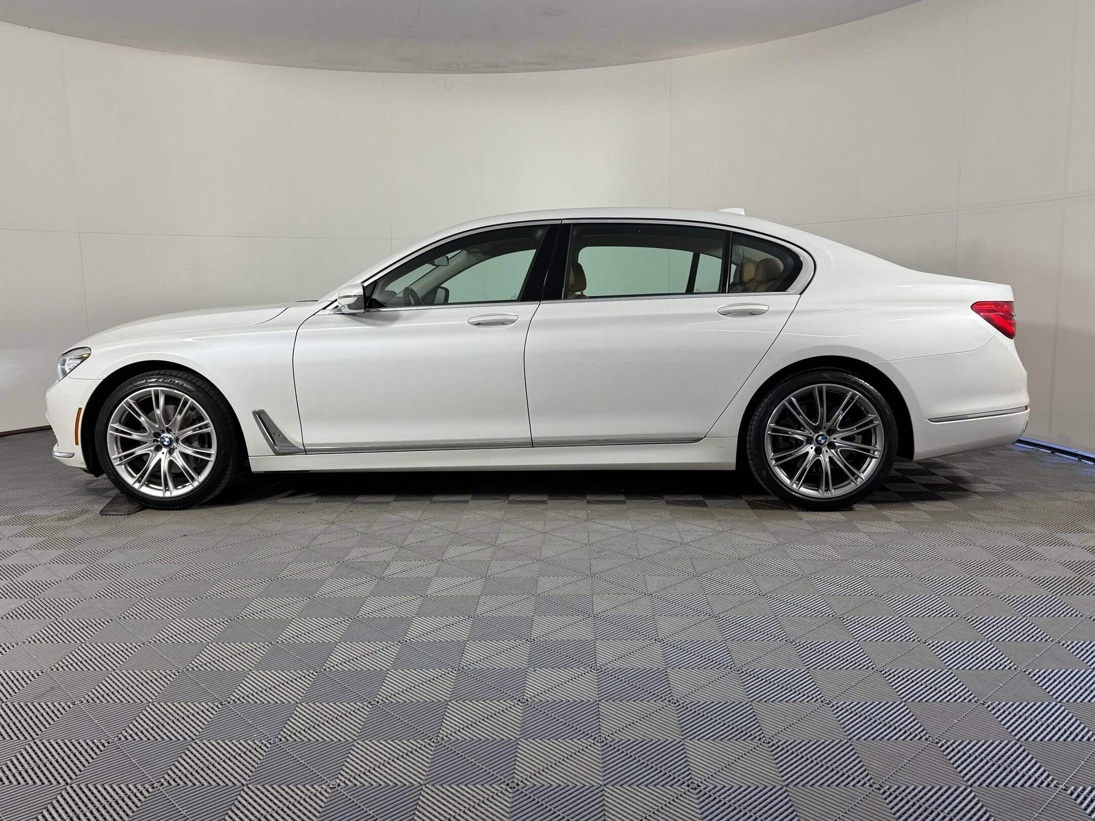 2019 Bmw 740i Sedan photo 2