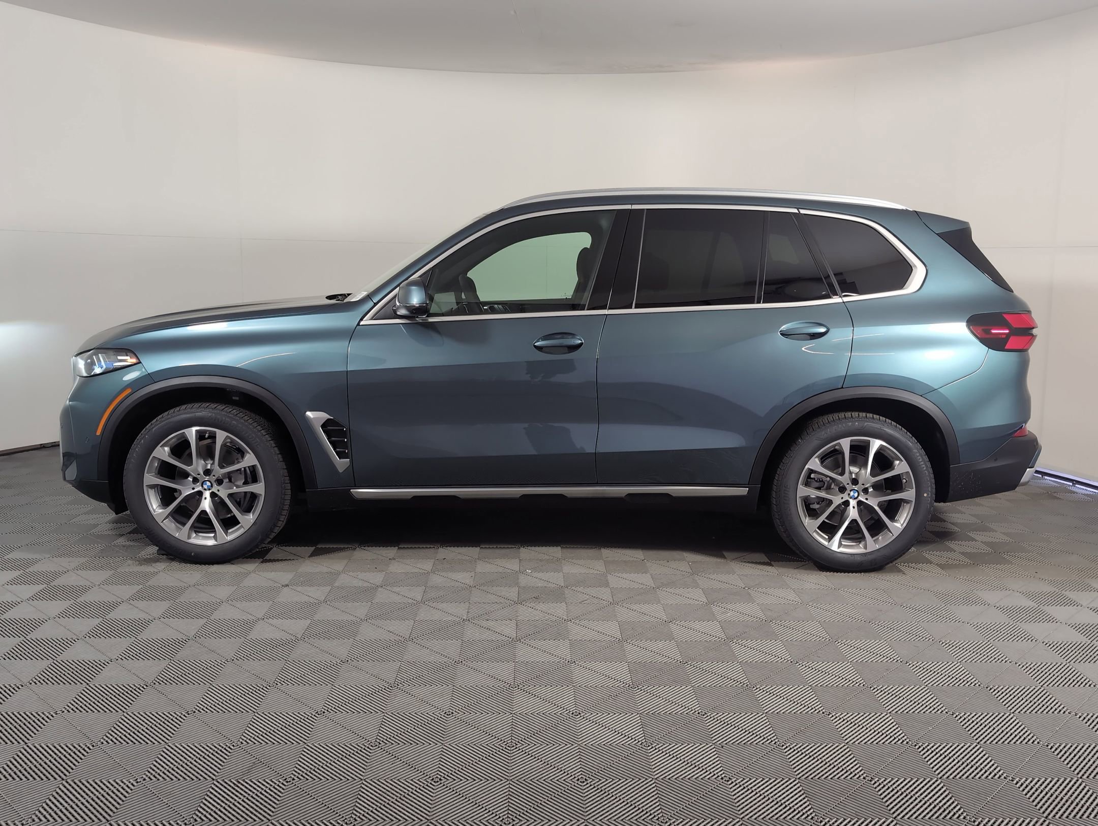 2026 Bmw X5 xDrive40i photo 2