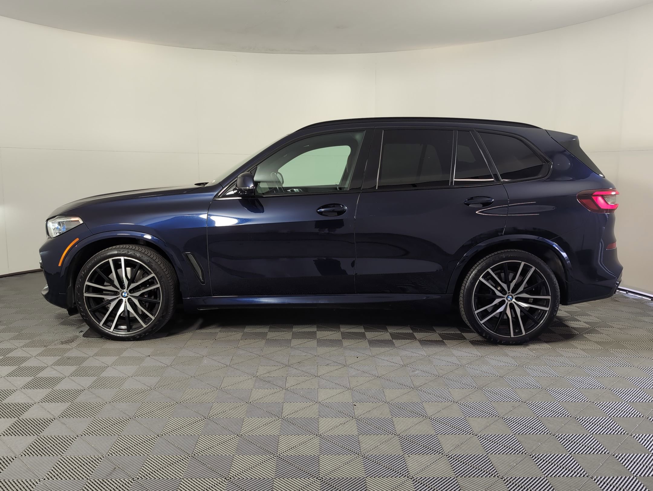 2023 Bmw X5 M50i photo 2