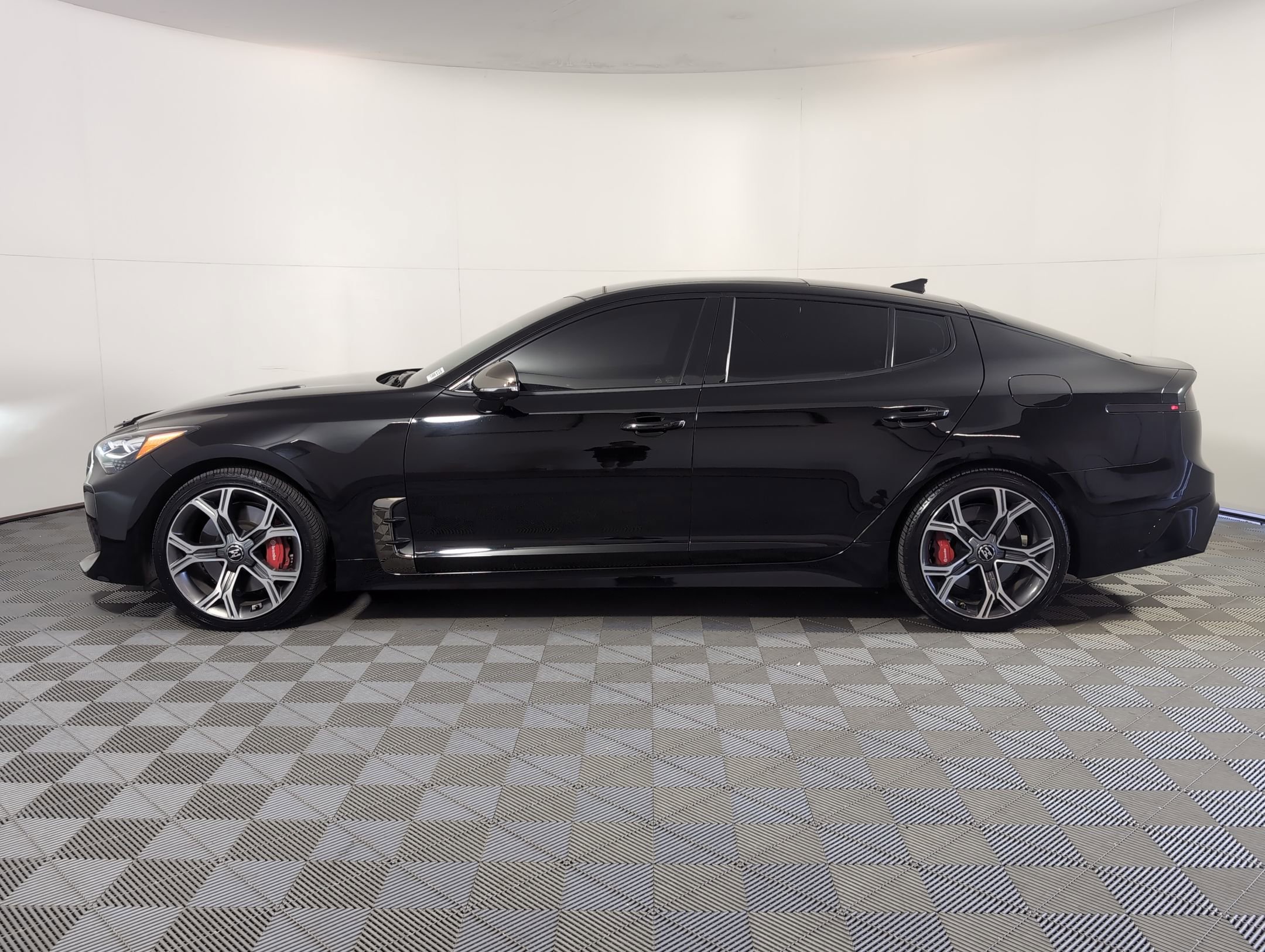 2023 Kia Stinger GT2 photo 2