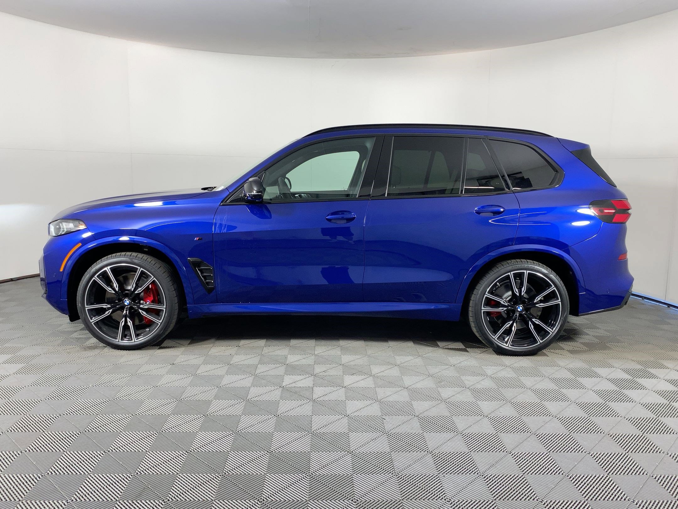 2026 Bmw X5 M60i photo 2