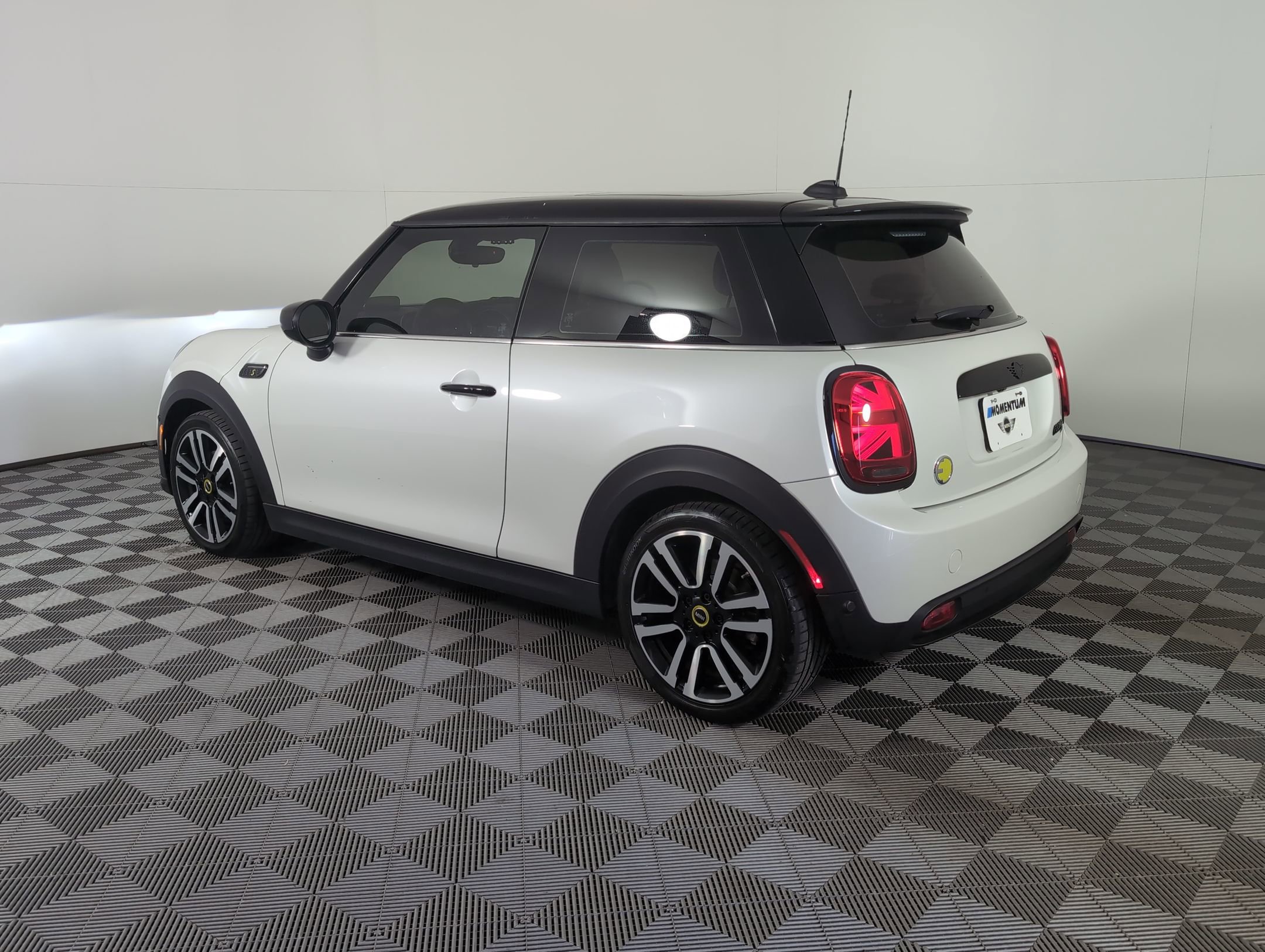 2024 Mini Cooper 2 Door Hardtop photo 2