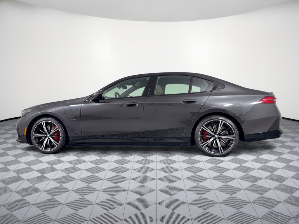 New 2027 BMW 550e xDrive Sedan
