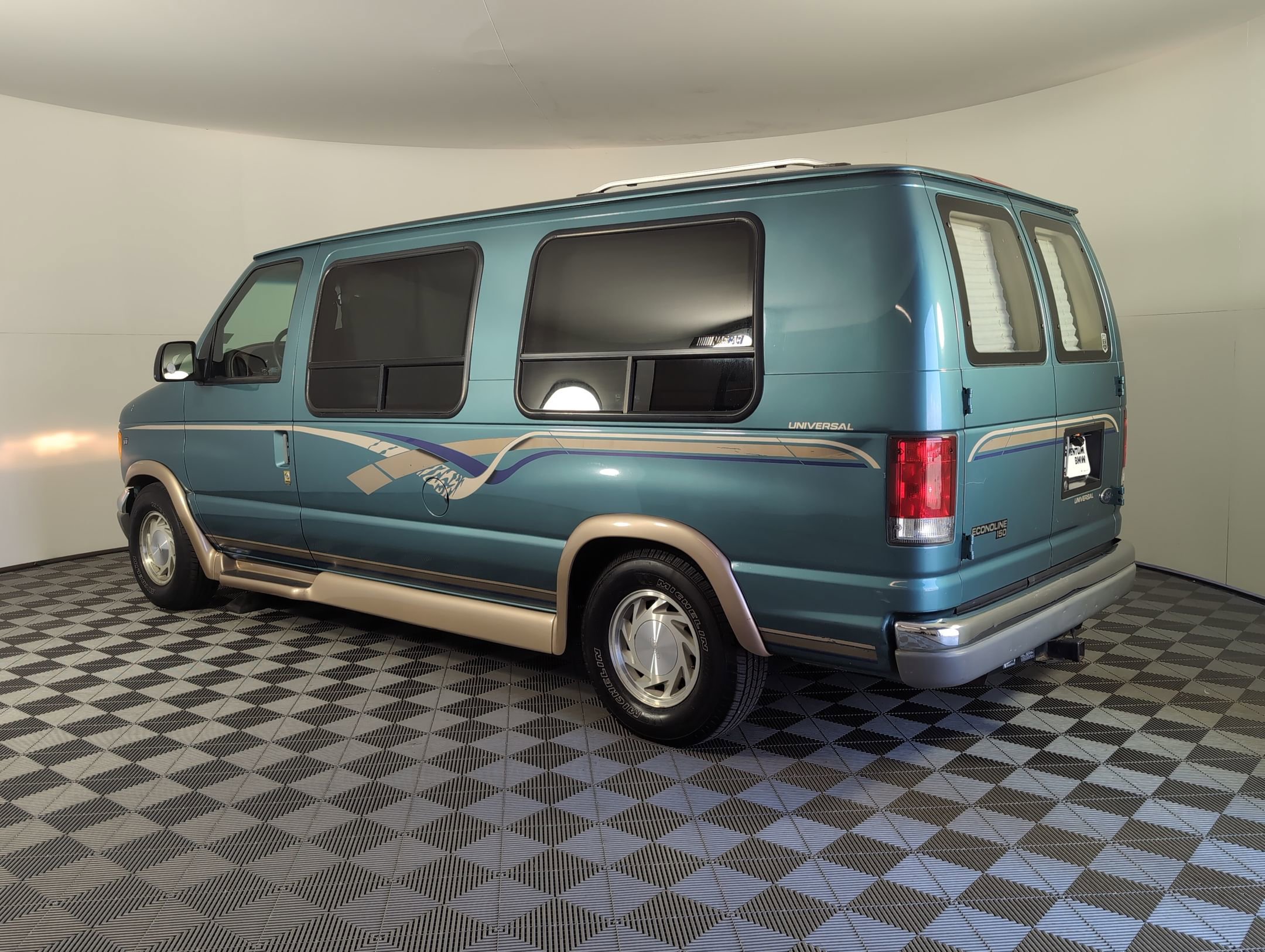 1998 Ford E-150 photo 3