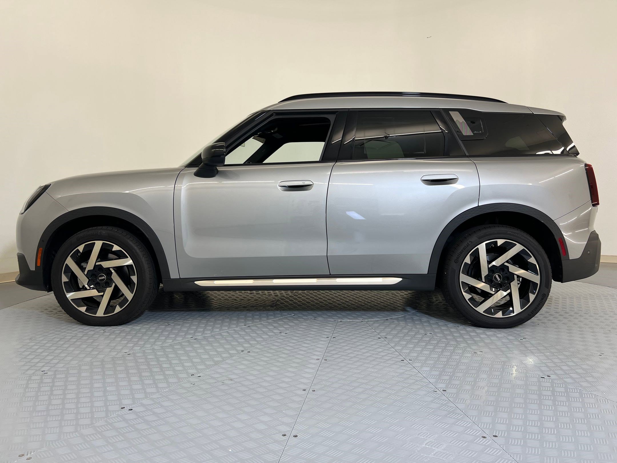 2025 Mini Countryman S photo 2