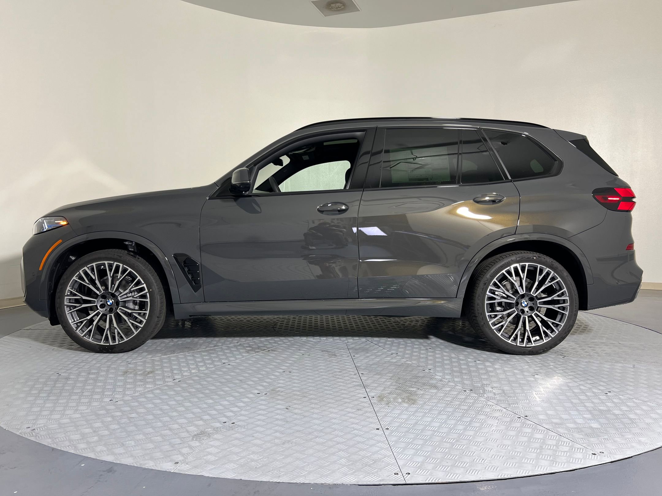 2026 Bmw X5 xDrive40i photo 2