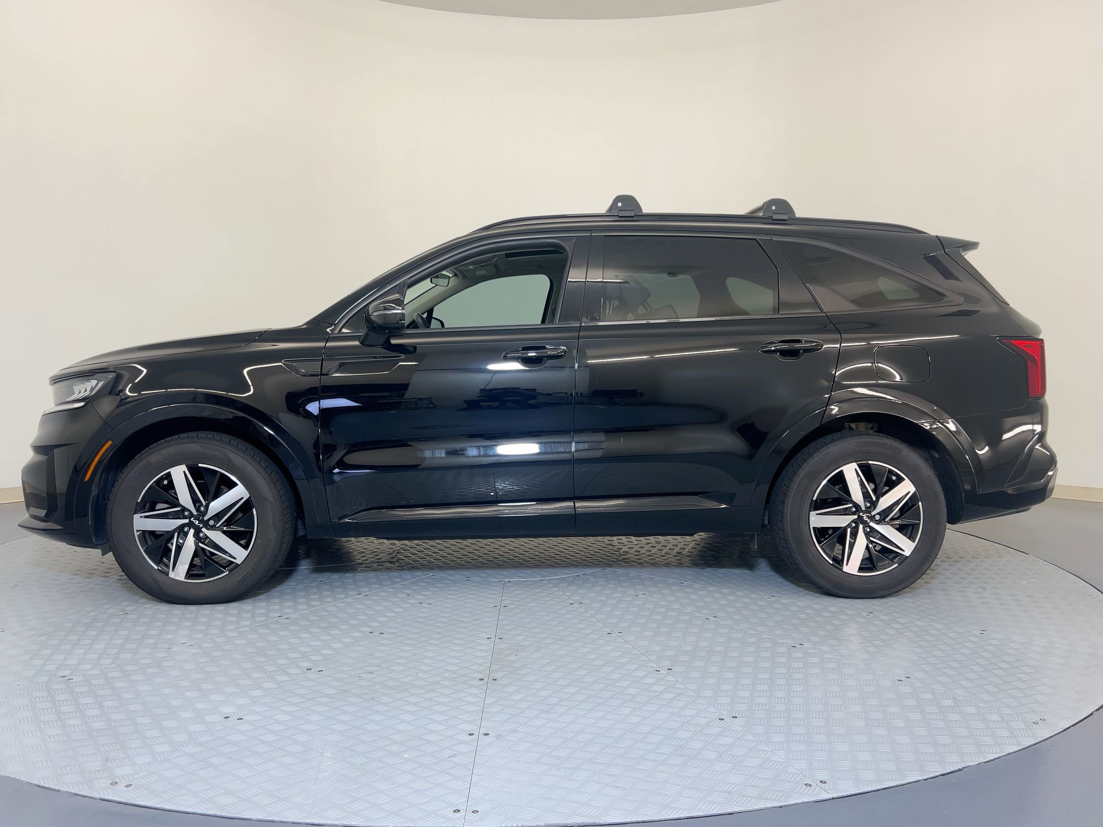 2023 Kia Sorento S photo 2