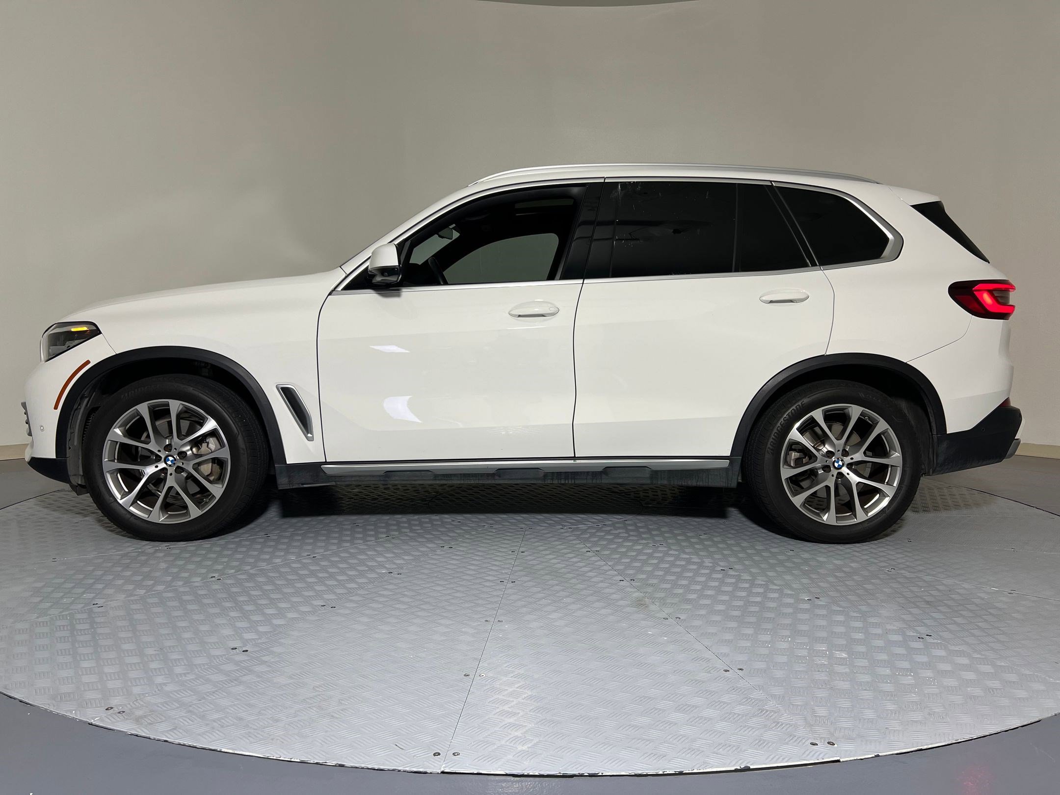 2023 Bmw X5 sDrive40i photo 2