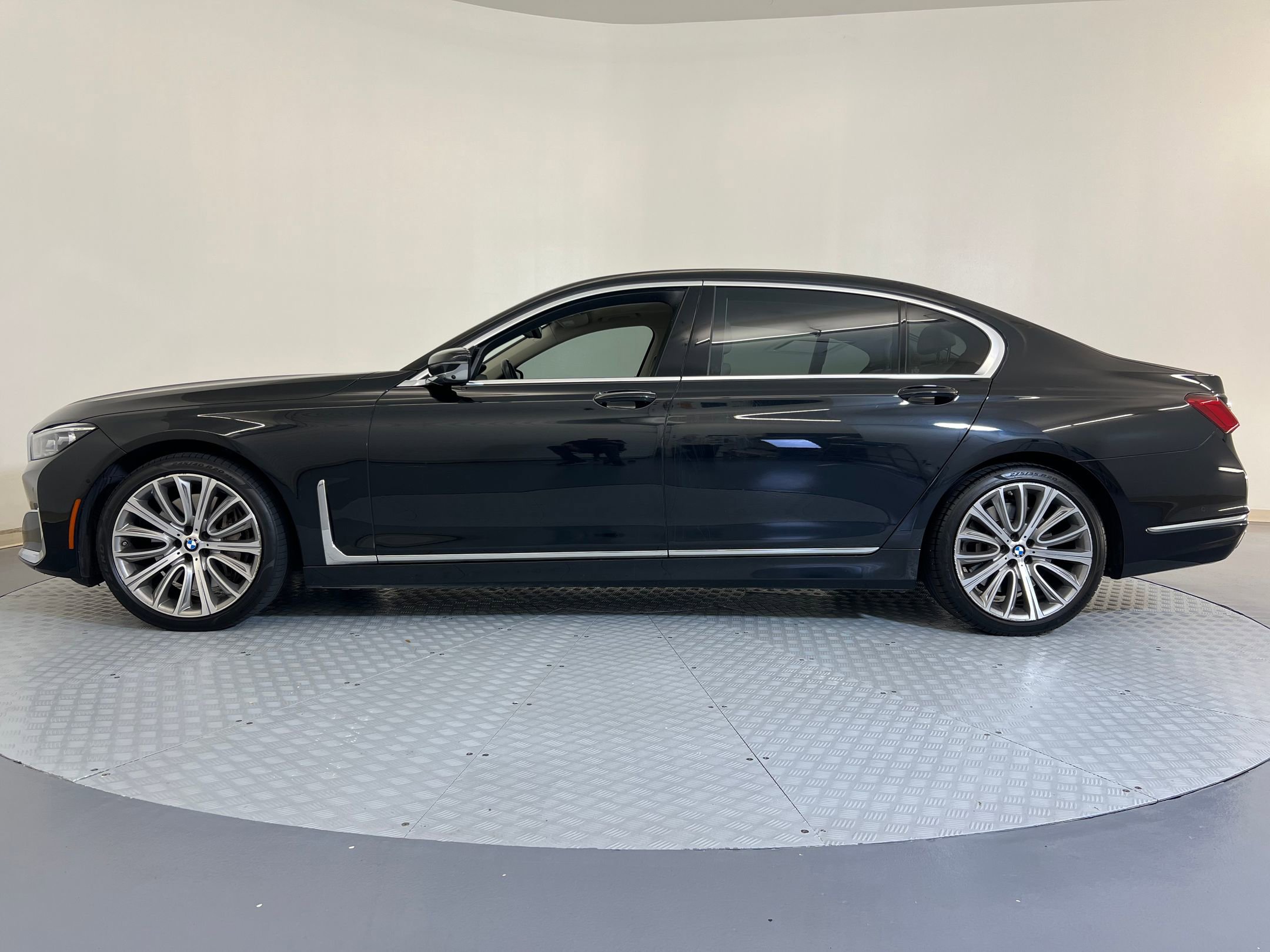 2022 Bmw 750i xDrive photo 2