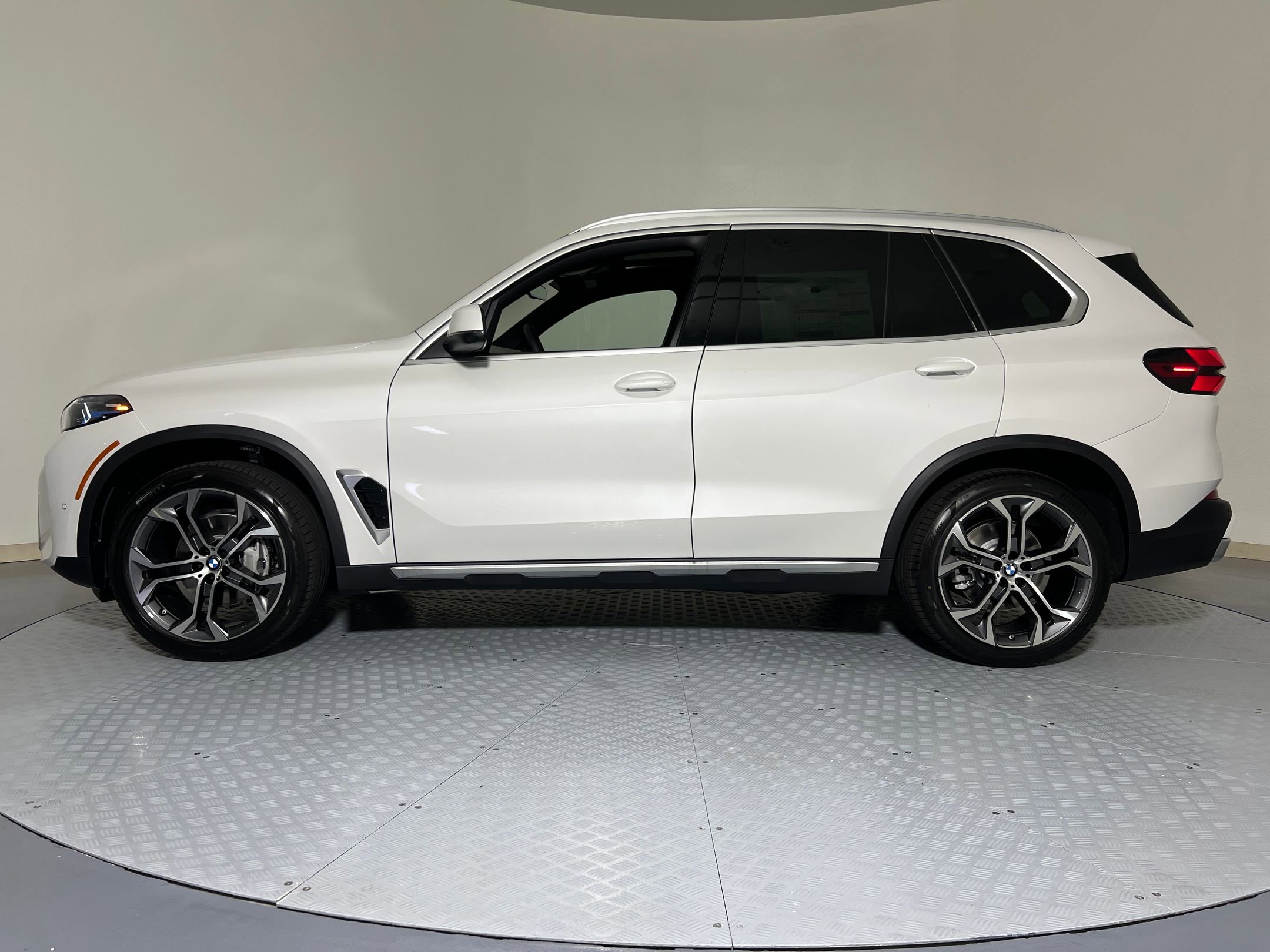 2026 Bmw X5 sDrive40i photo 2
