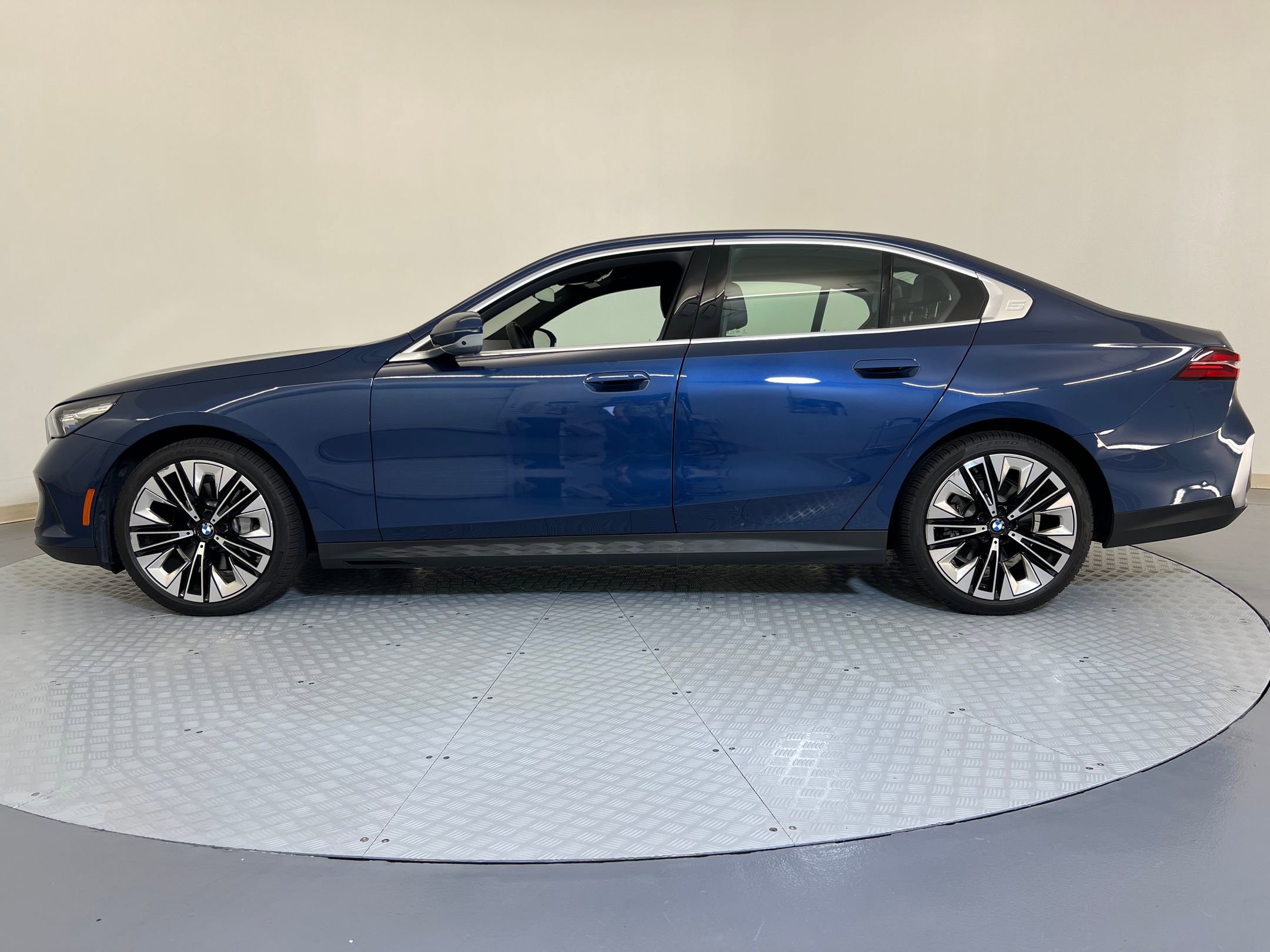 2025 Bmw 530i photo 2