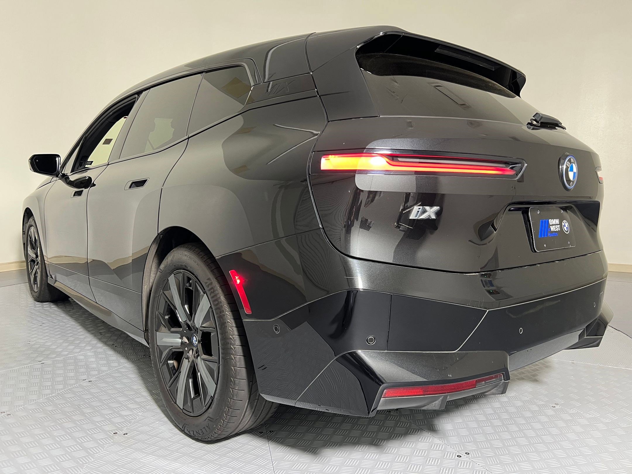 Used 2022 BMW iX Base with VIN WB523CF07NCJ69846 for sale in Katy, TX