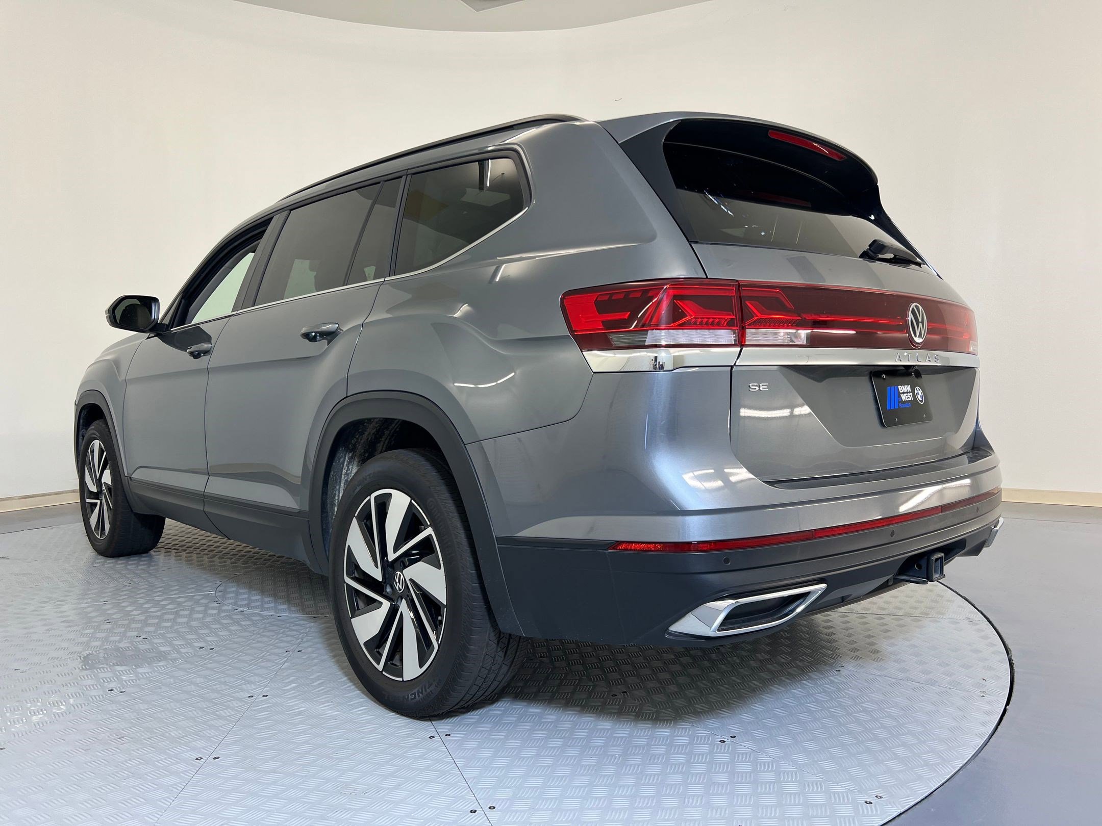 2024 Volkswagen Atlas SE Technology photo 3