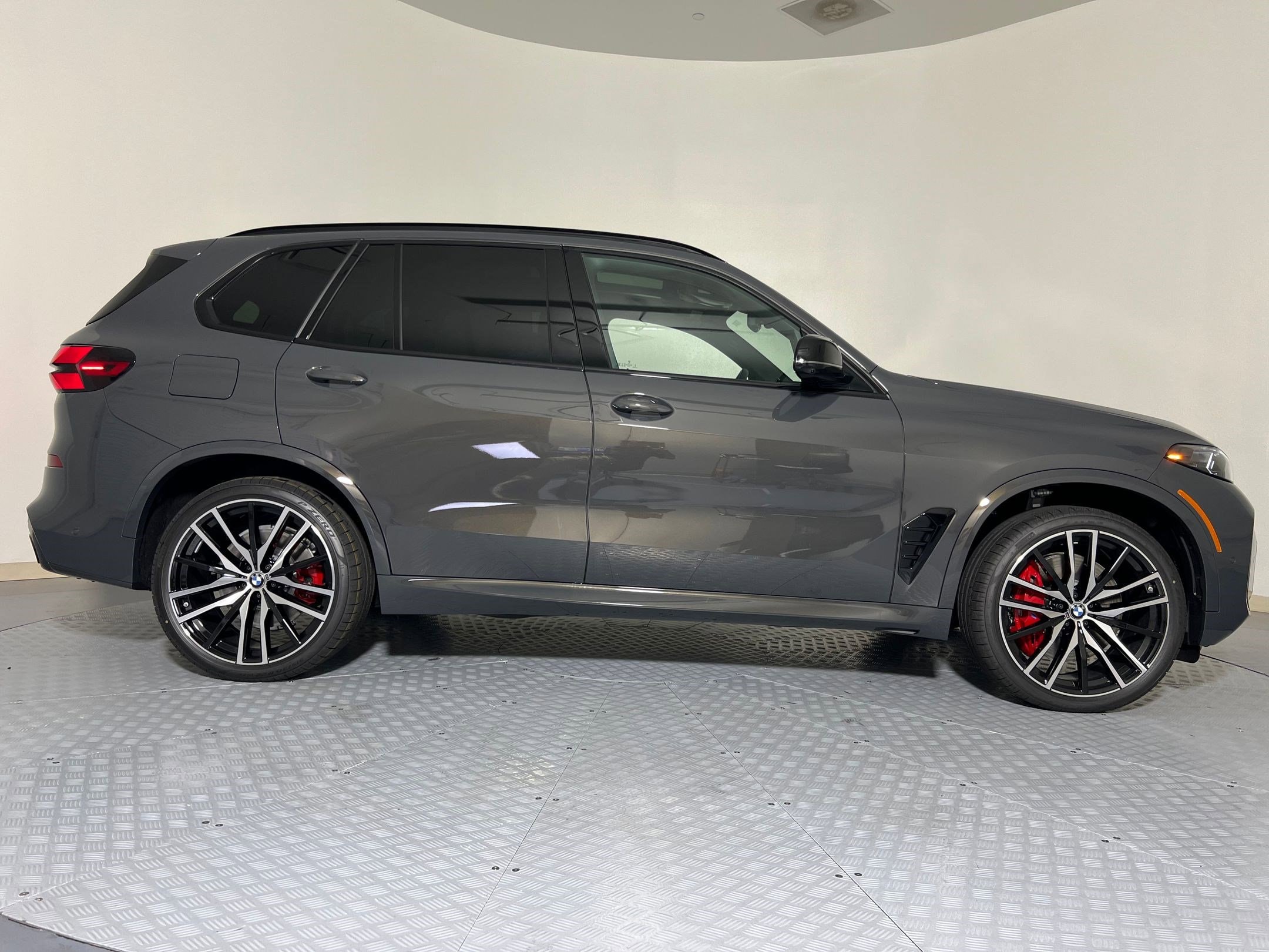 X5 M60i SUV