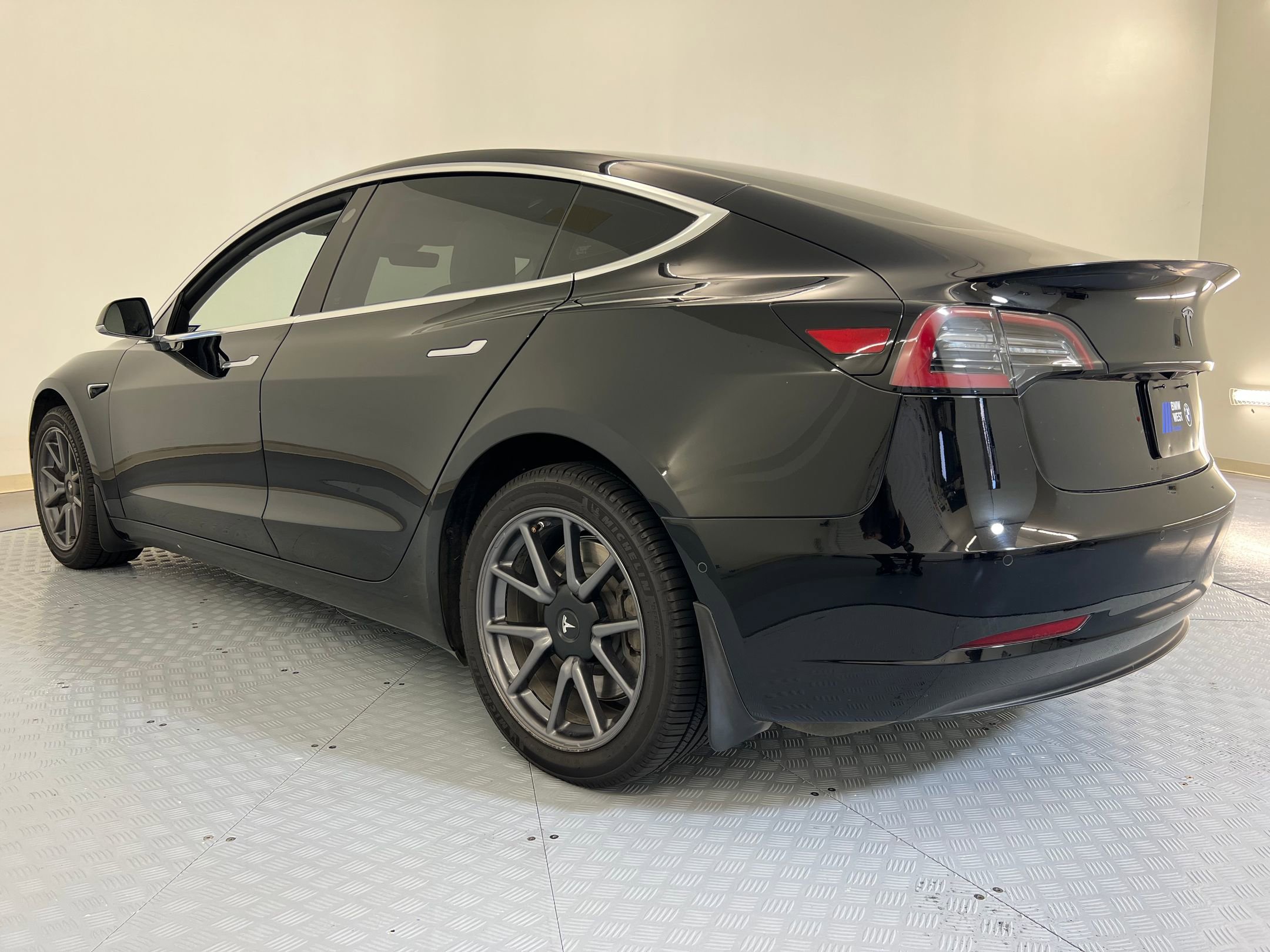 2020 Tesla Model 3 Standard Range photo 3