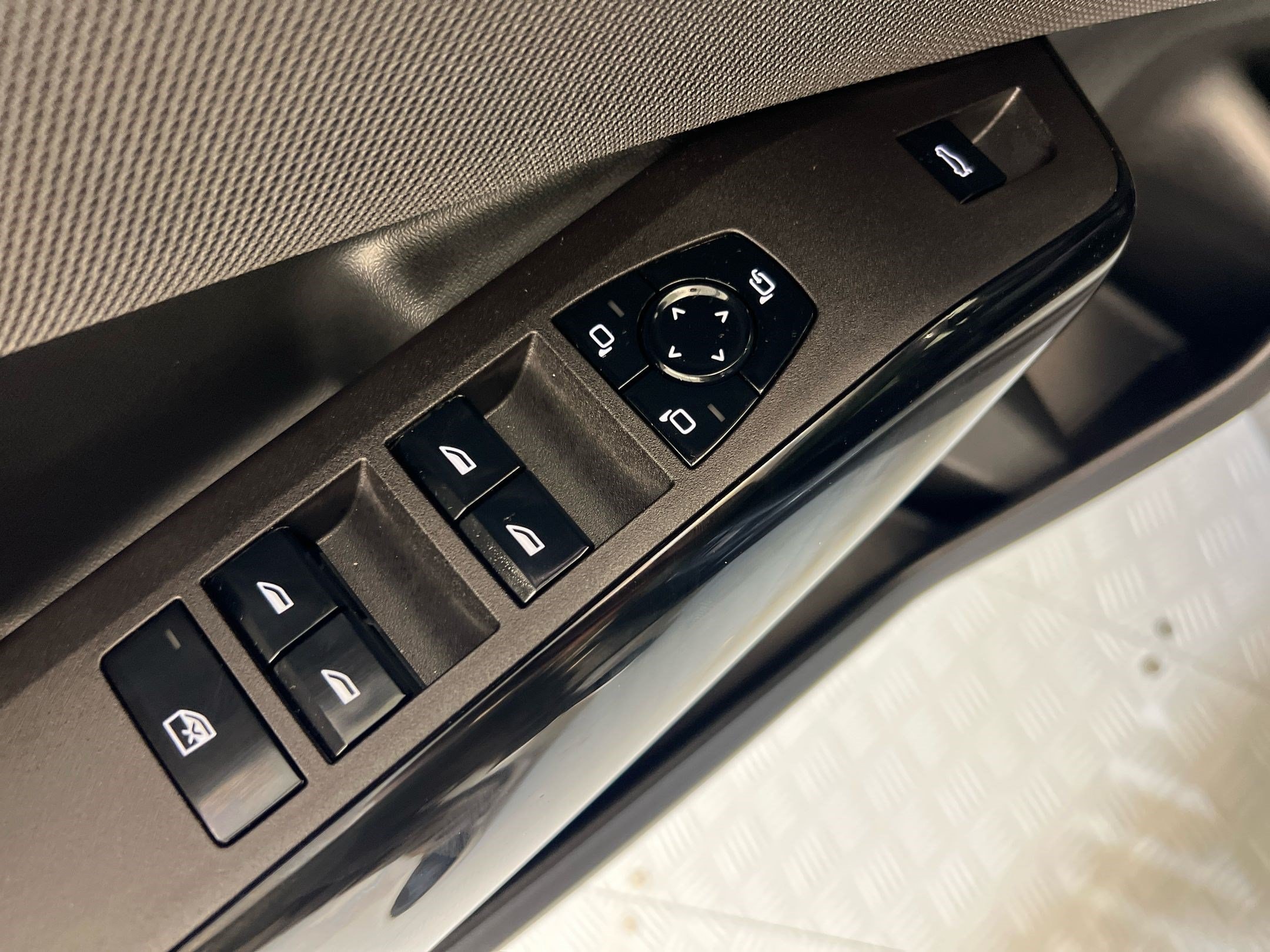 2026 BMW X3 30 - Photo 24