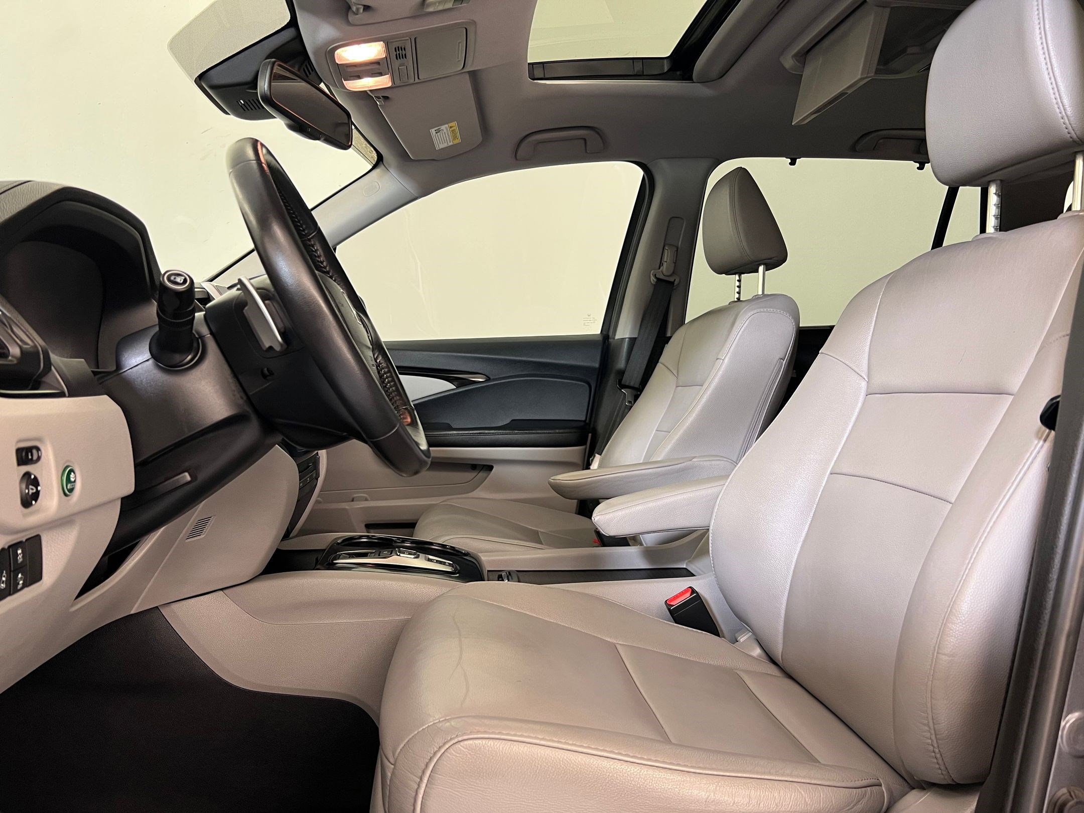 2017 Honda Pilot Touring photo 3