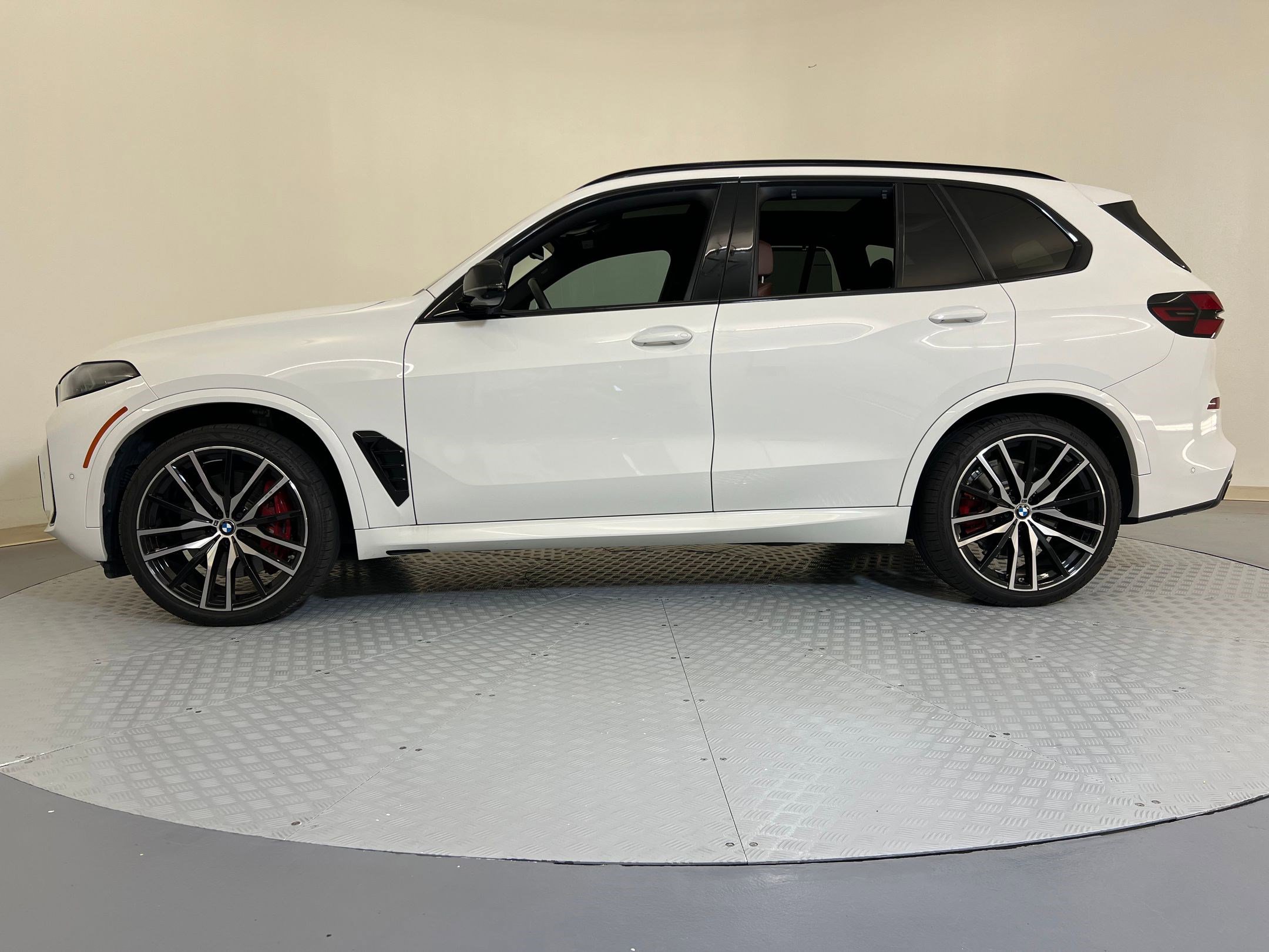 2025 Bmw X5 M60i photo 2