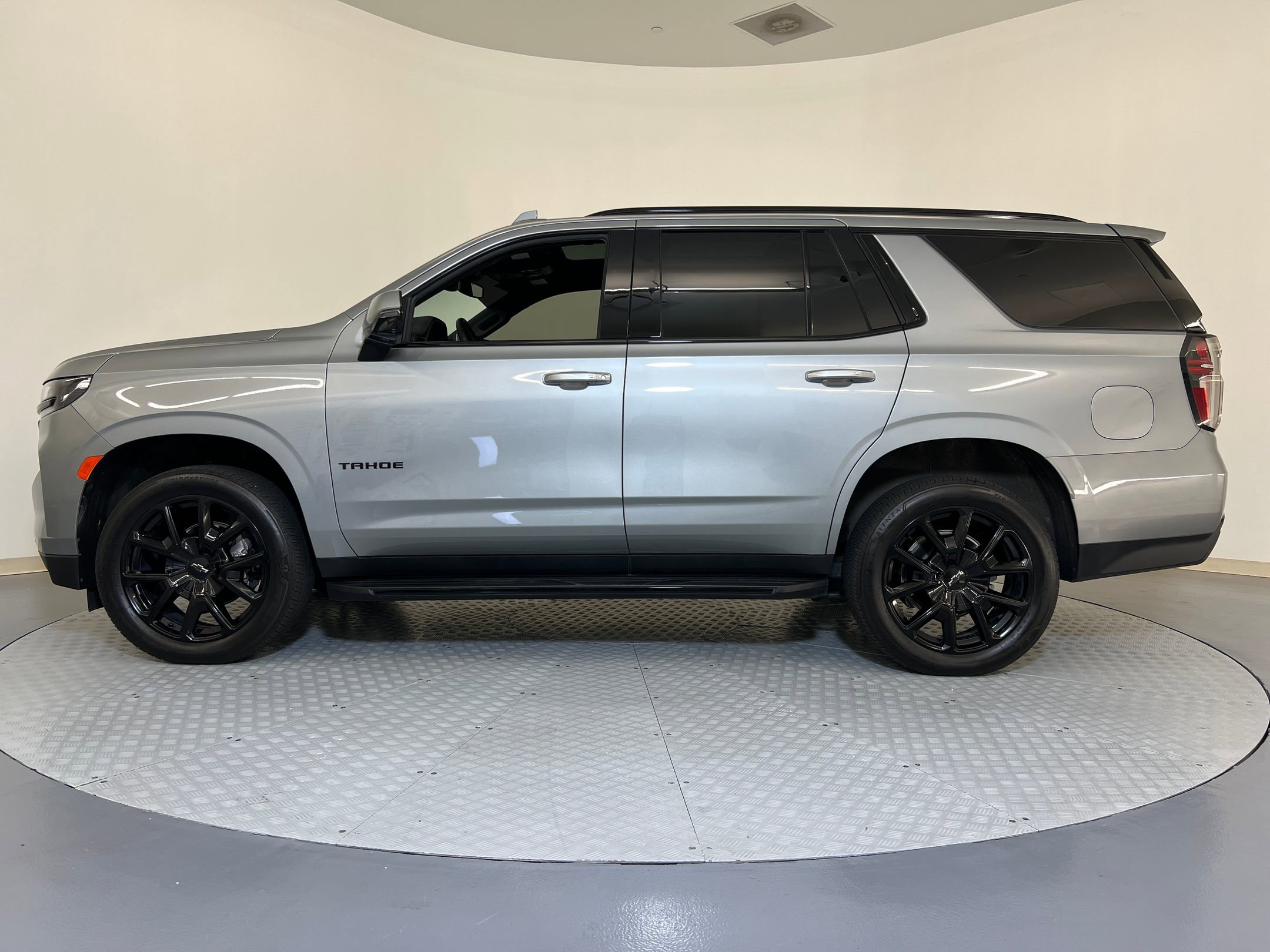 2024 Chevrolet Tahoe RST photo 2