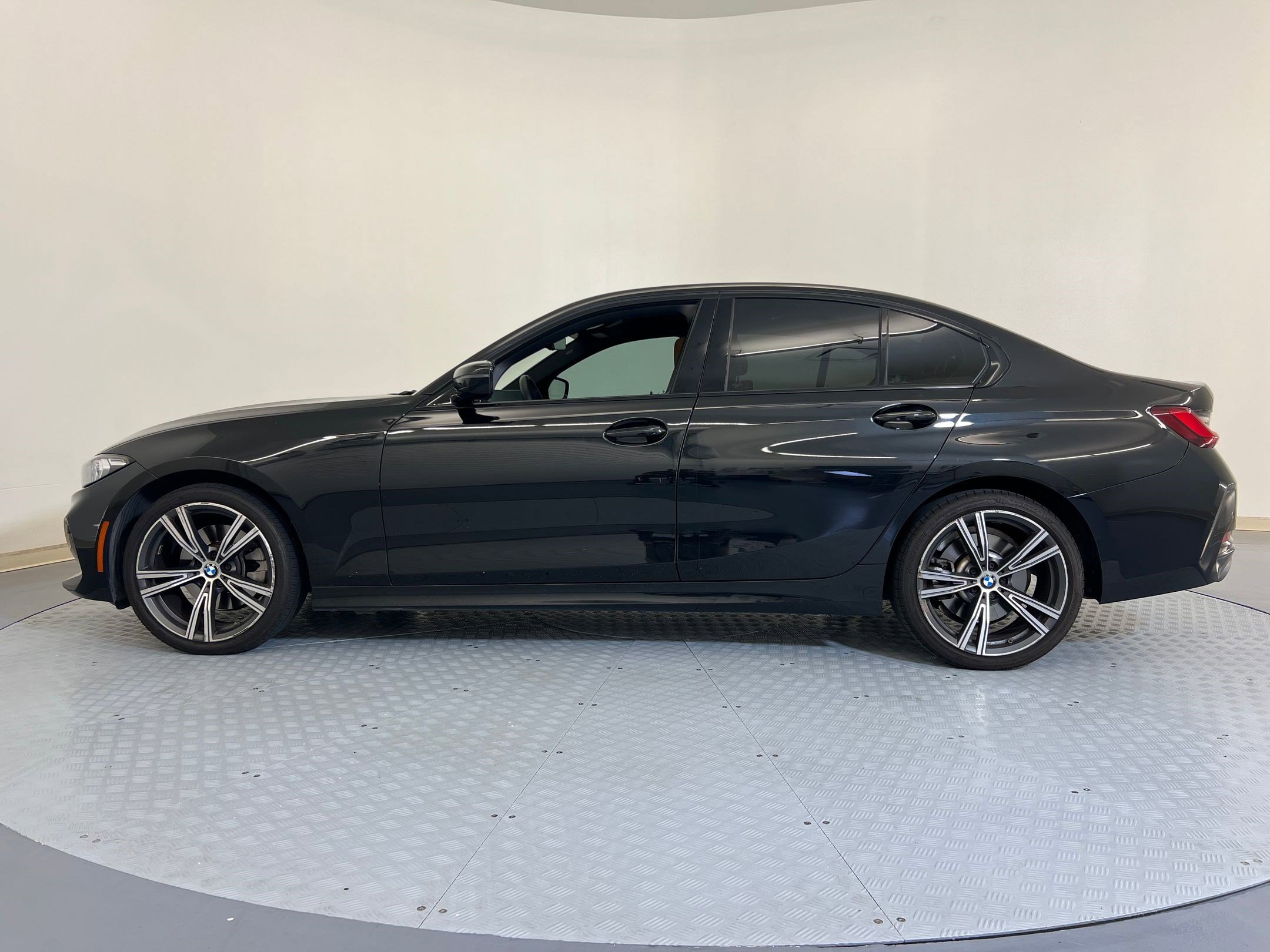 2023 Bmw 330i photo 2