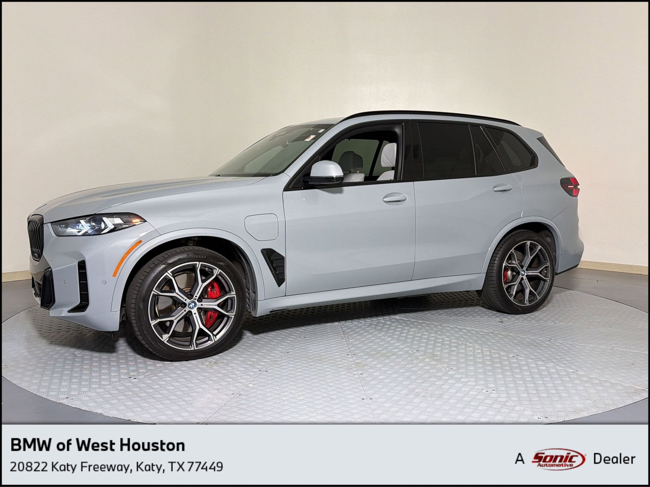2025 BMW X5 xDrive50e's photo