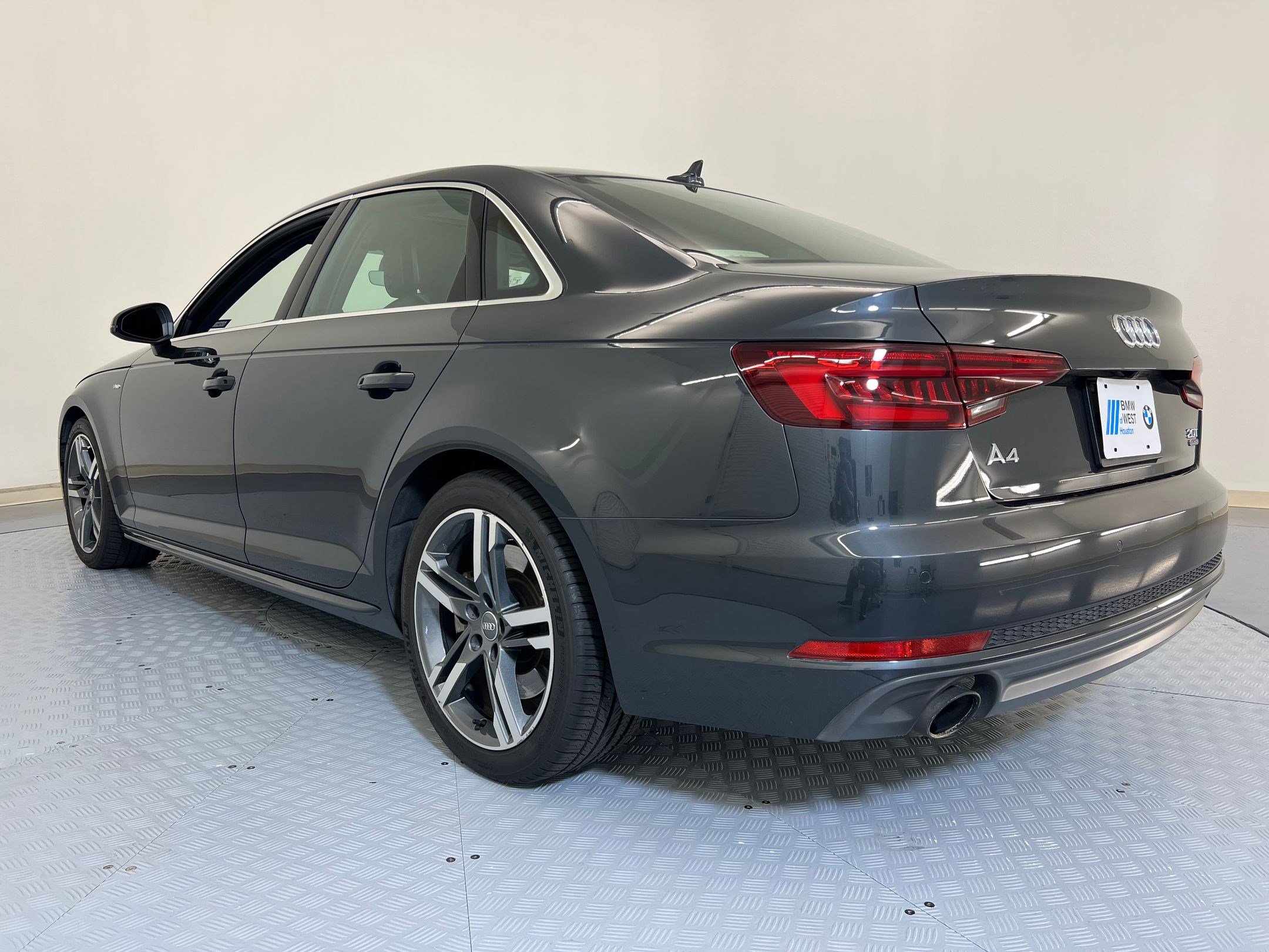 2018 Audi A4 2.0T Premium photo 3