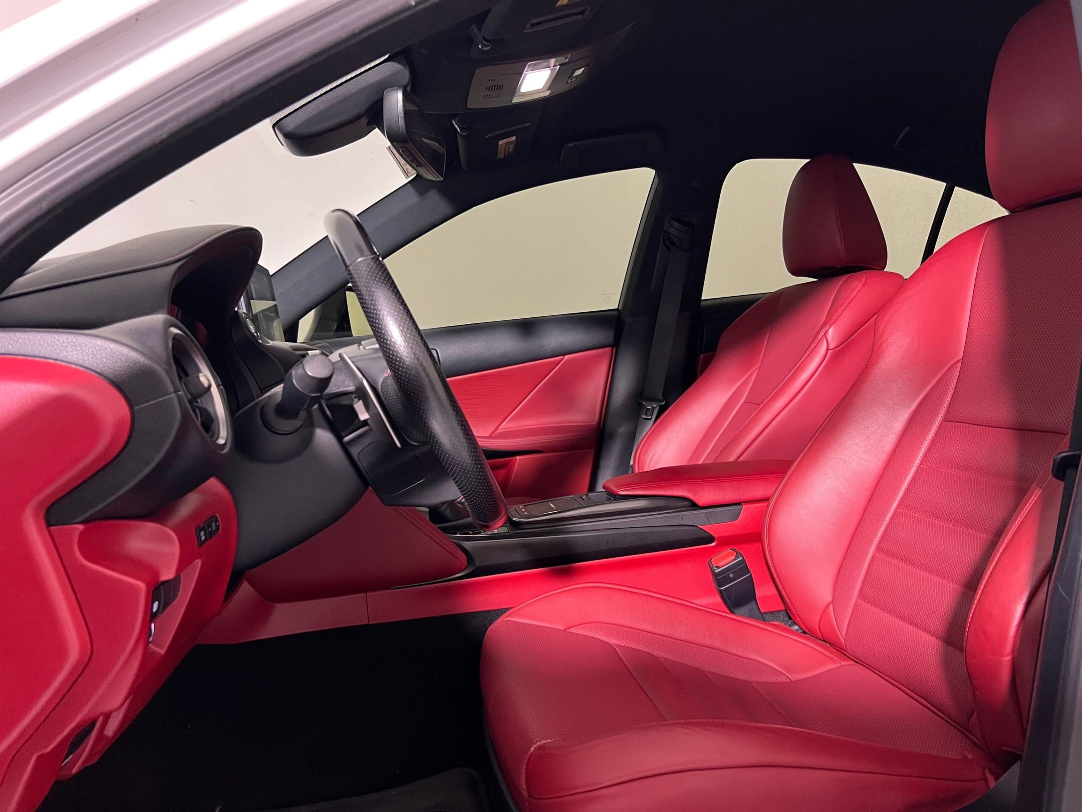 2021 Lexus IS 350 F SPORT photo 4