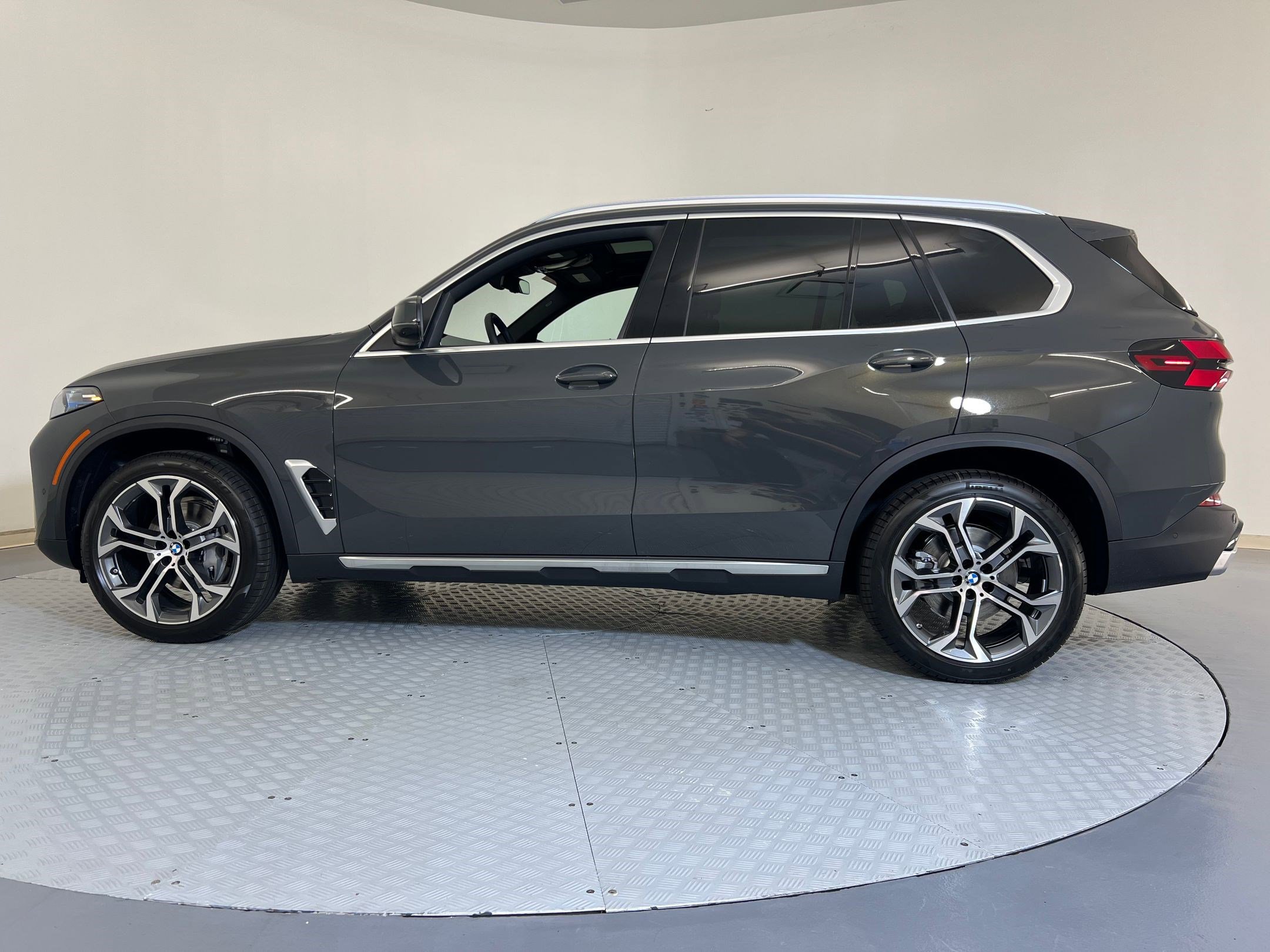 2026 Bmw X5 sDrive40i photo 2
