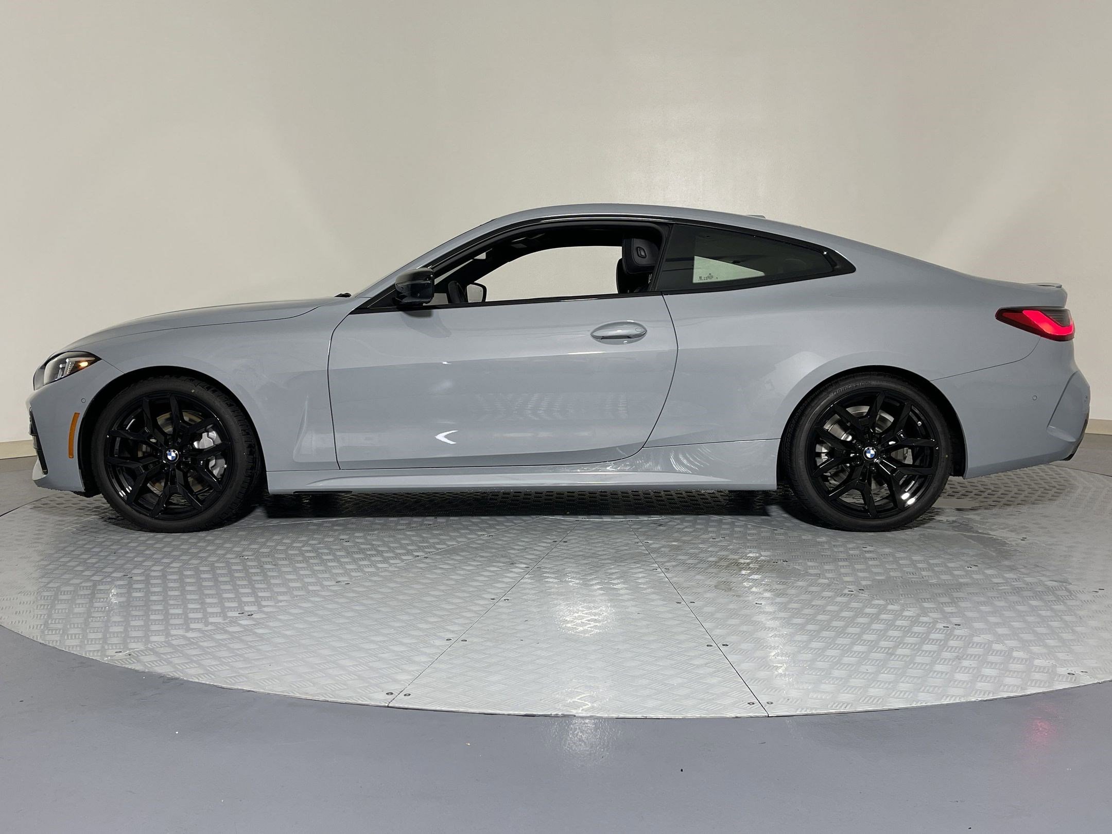 2026 Bmw 430i photo 2