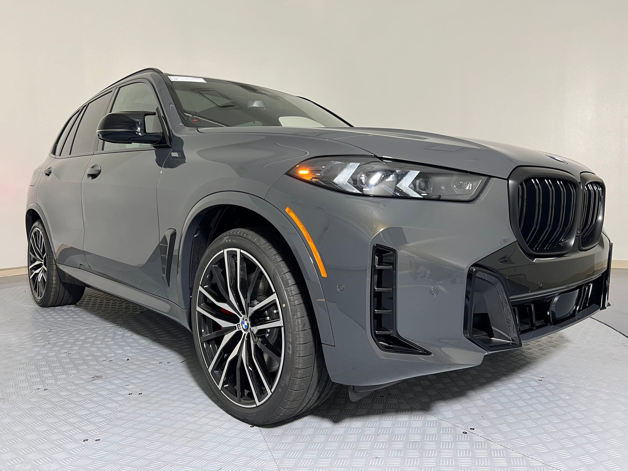 X5 M60i SUV