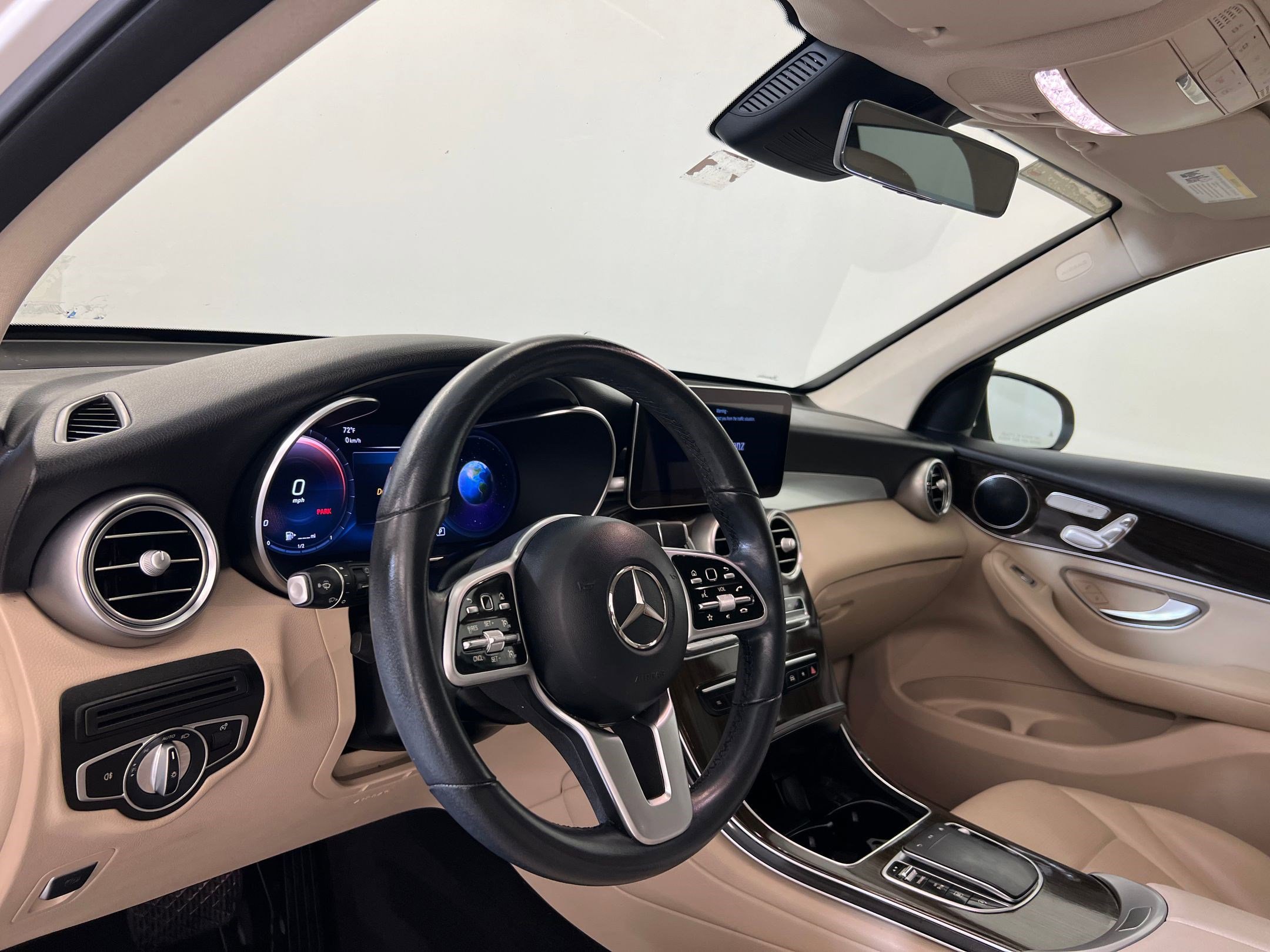 2022 Mercedes Benz GLC 300 photo 3